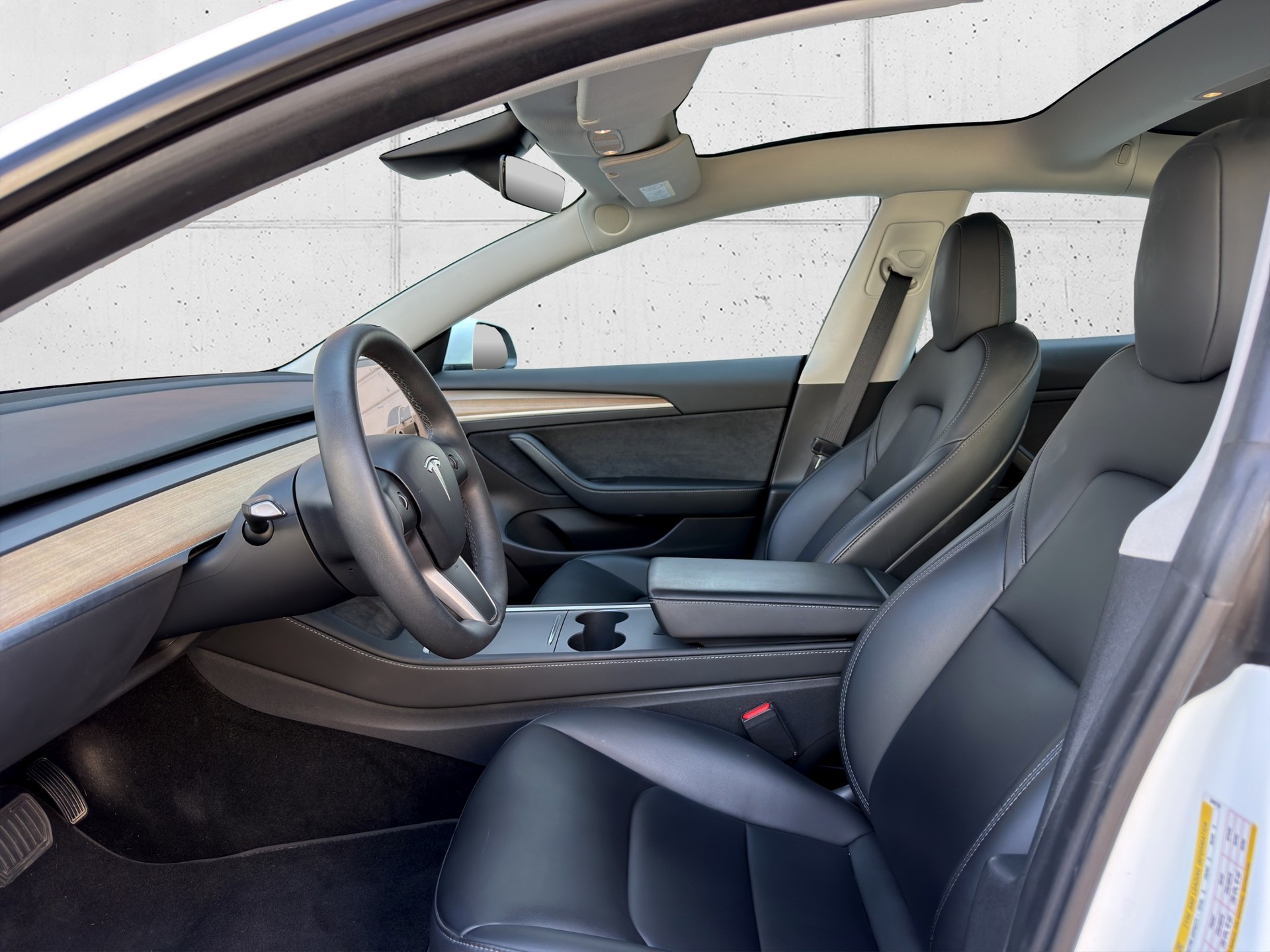 TESLA Model 3-image-10
