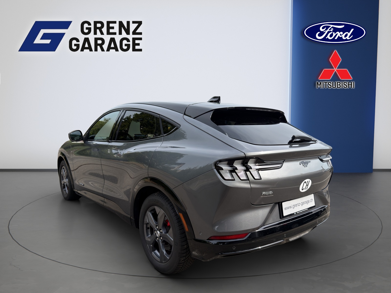 FORD Mustang Mach-E Premium AWD-image-2