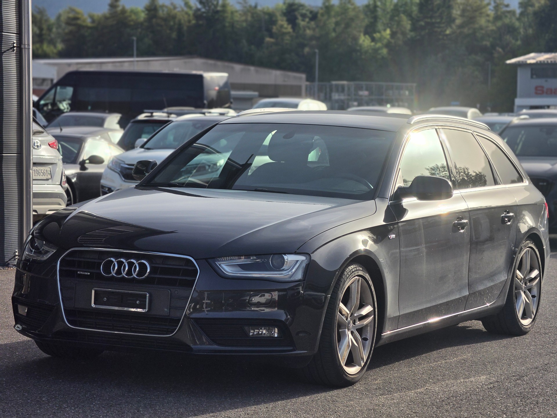 AUDI A4 Avant 1.8 TFSI quattro-image-2