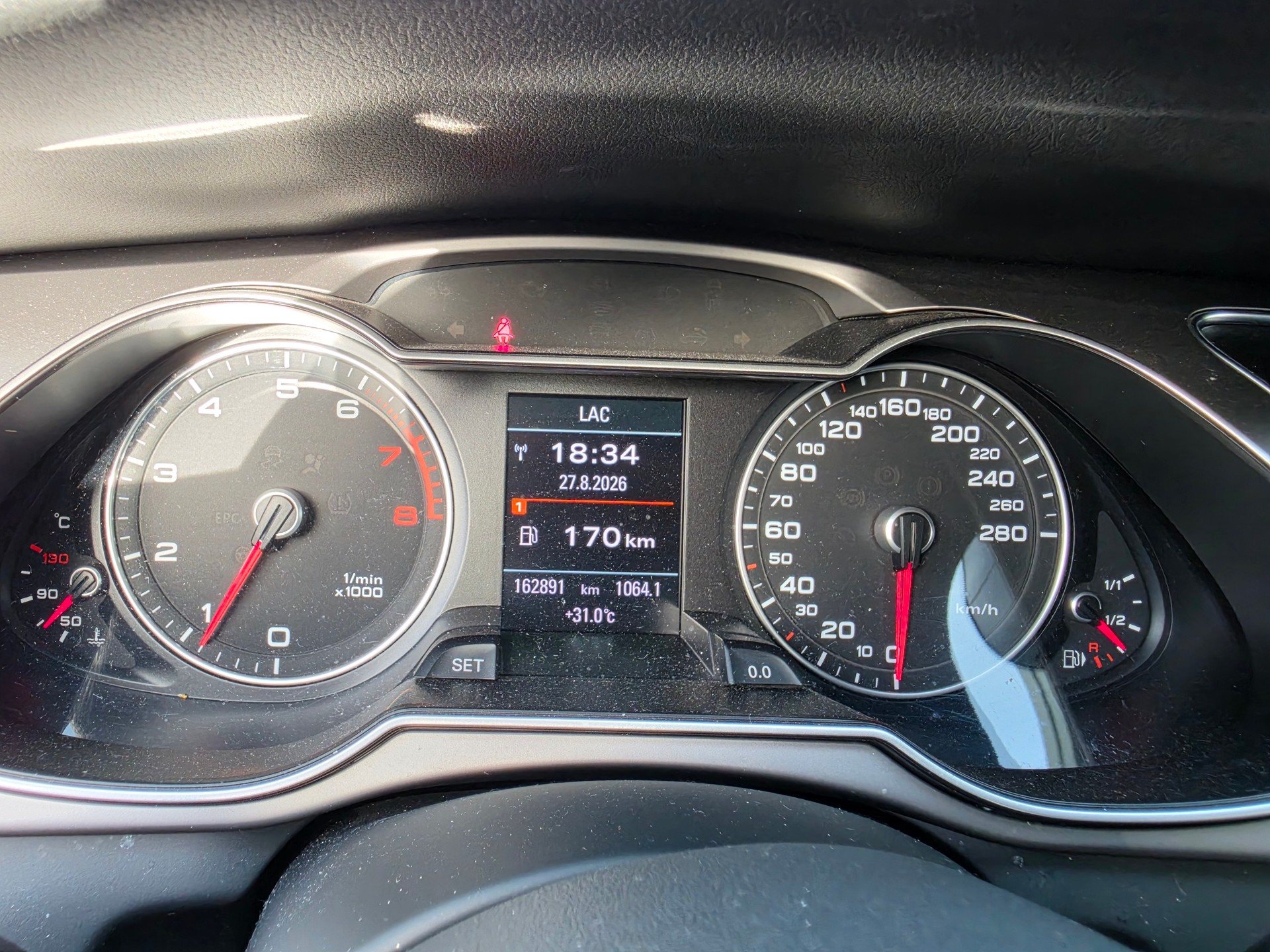 AUDI A4 Avant 1.8 TFSI quattro-image-12