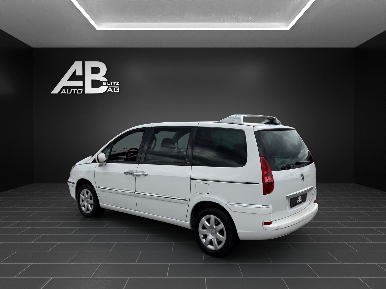 PEUGEOT 807 2.0 16V HDi Active-image-2