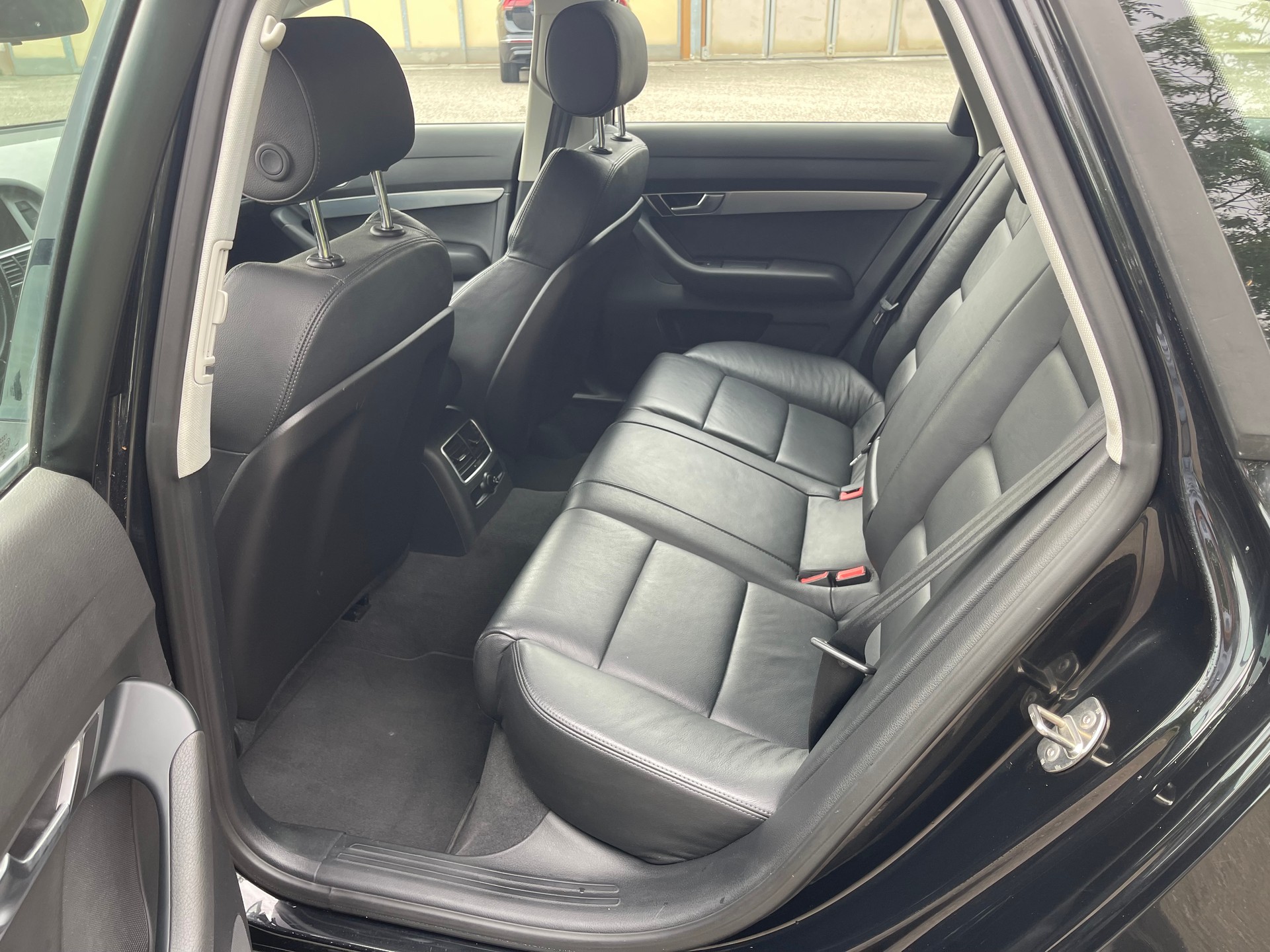 AUDI A6 Avant 3.0 V6 TDI quattro tiptronic-image-8