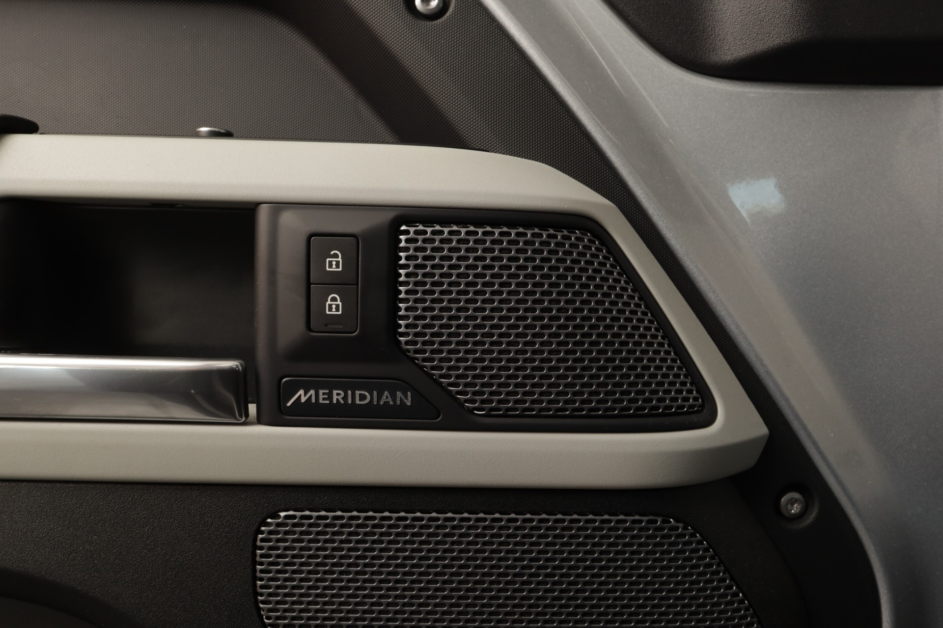 LAND ROVER Defender 110 P400 I6 First Edition 3.0 MHEV AT8-image-22
