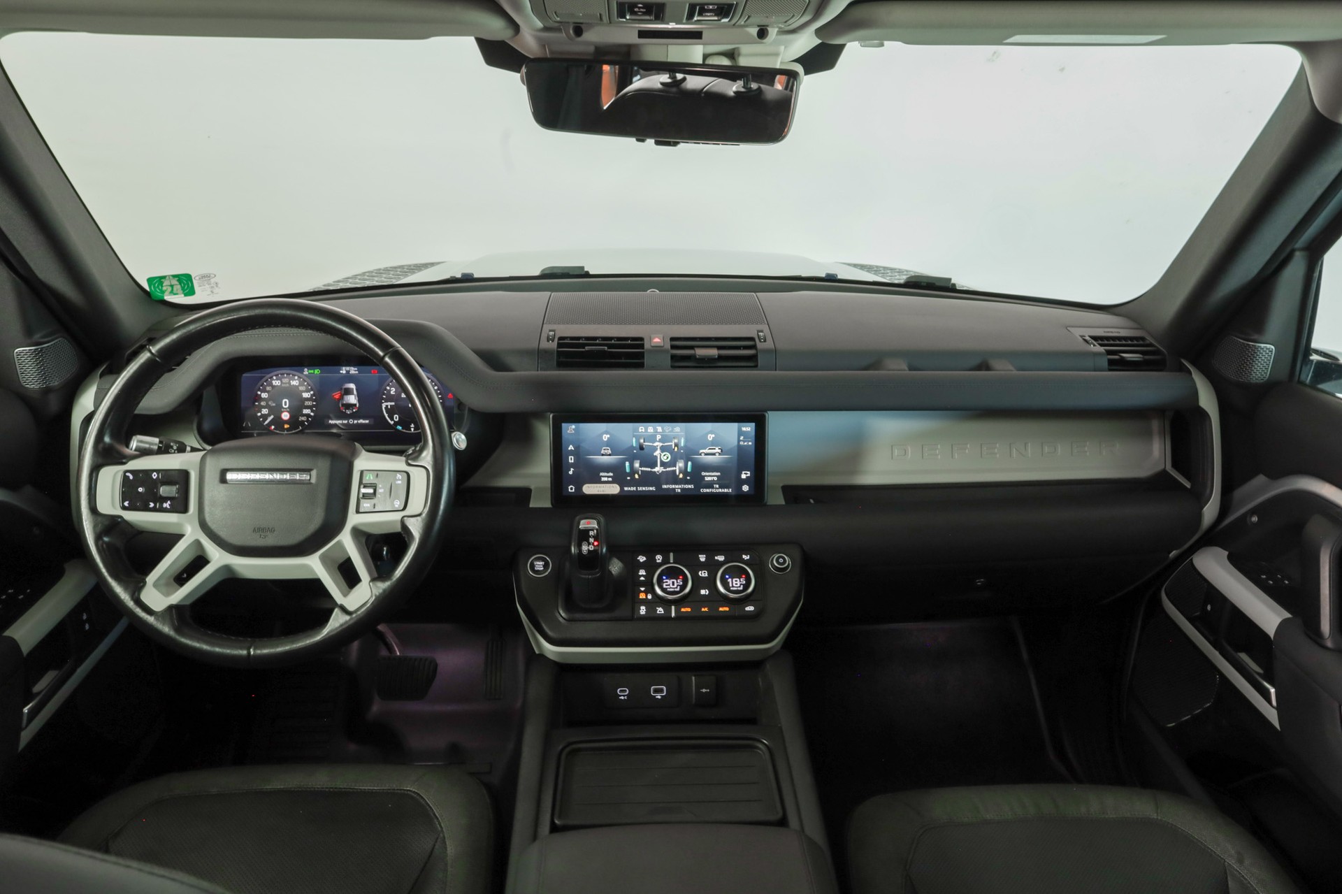LAND ROVER Defender 110 P400 I6 First Edition 3.0 MHEV AT8-image-9