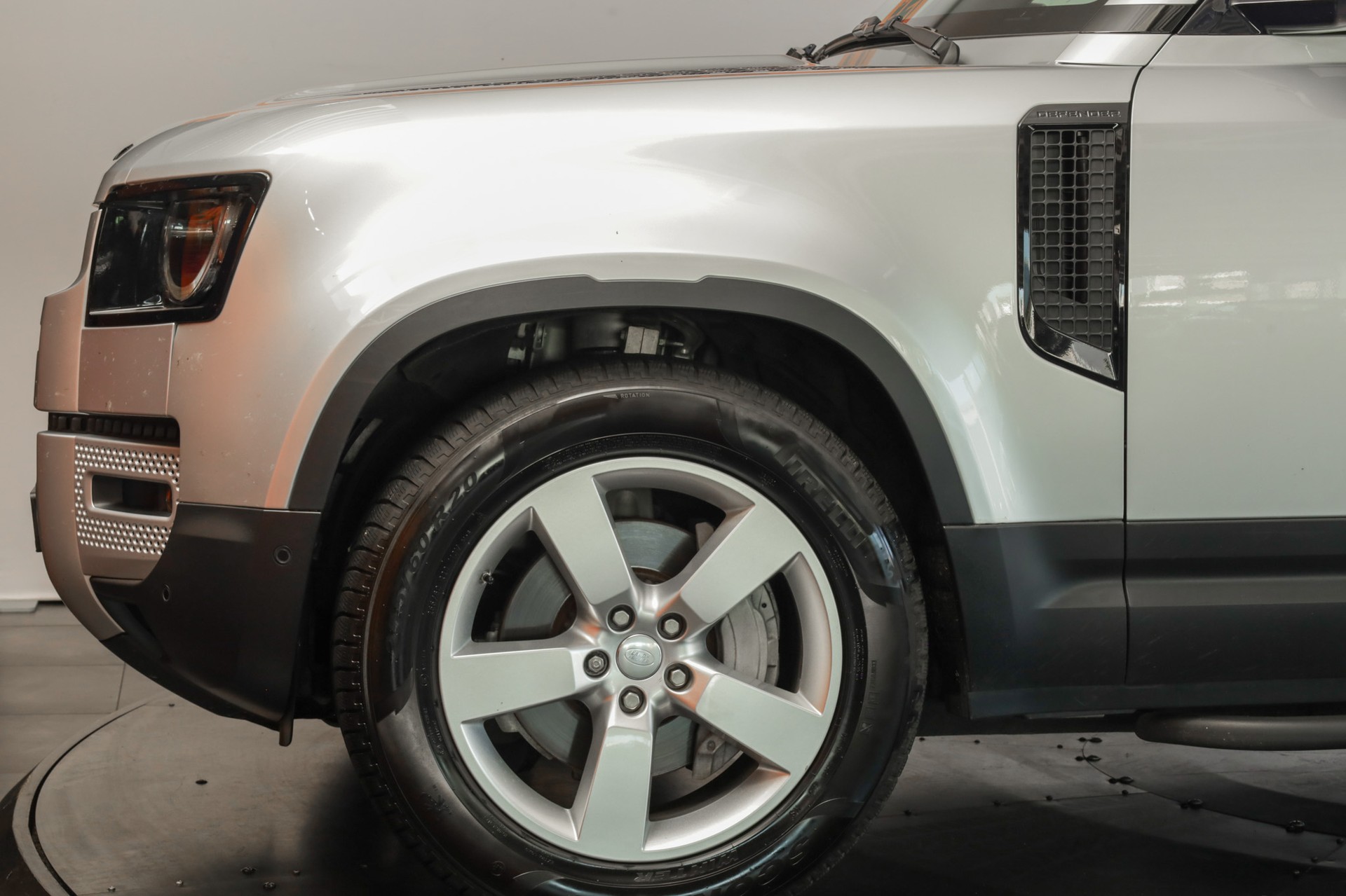 LAND ROVER Defender 110 P400 I6 First Edition 3.0 MHEV AT8-image-25
