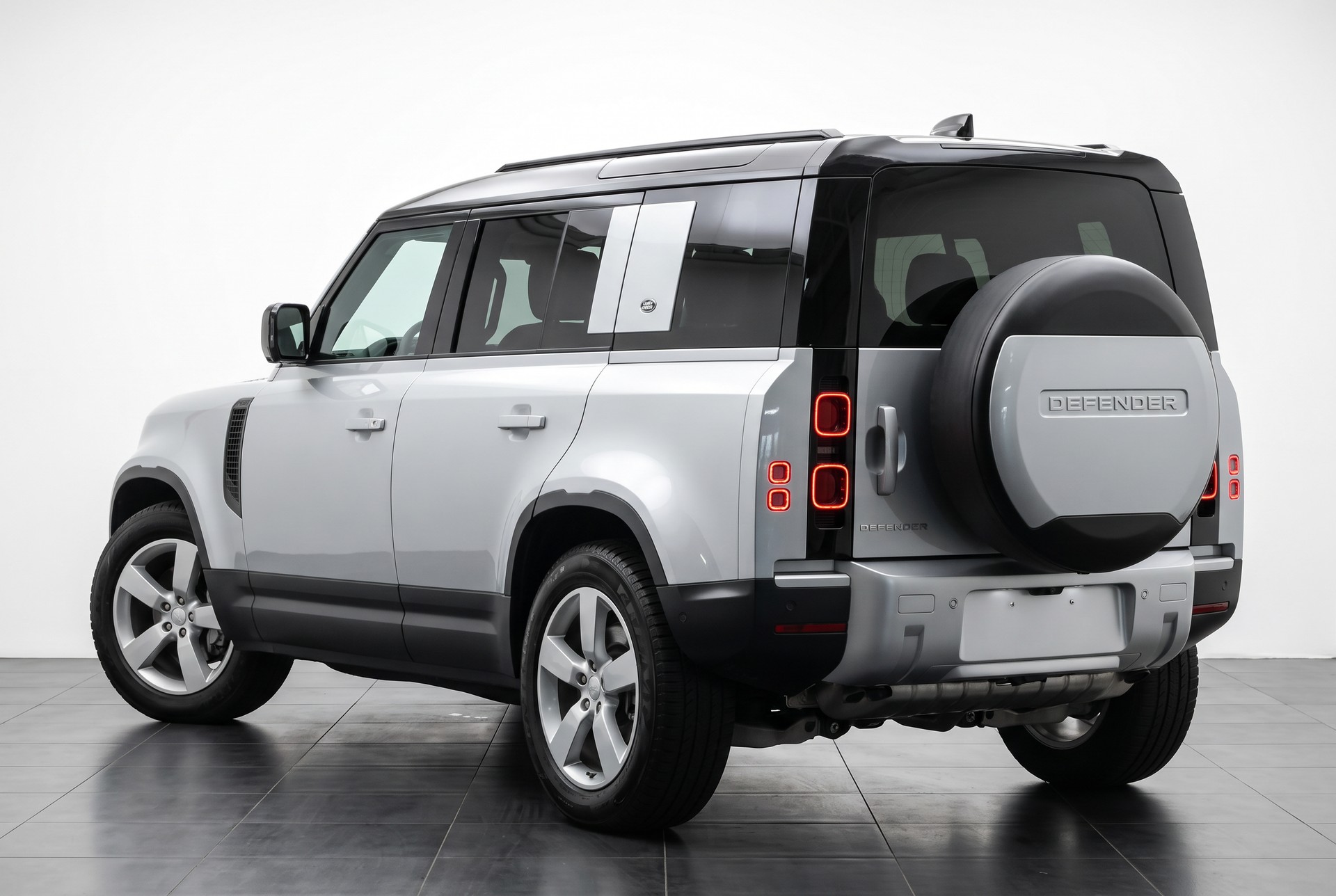 LAND ROVER Defender 110 P400 I6 First Edition 3.0 MHEV AT8-image-6