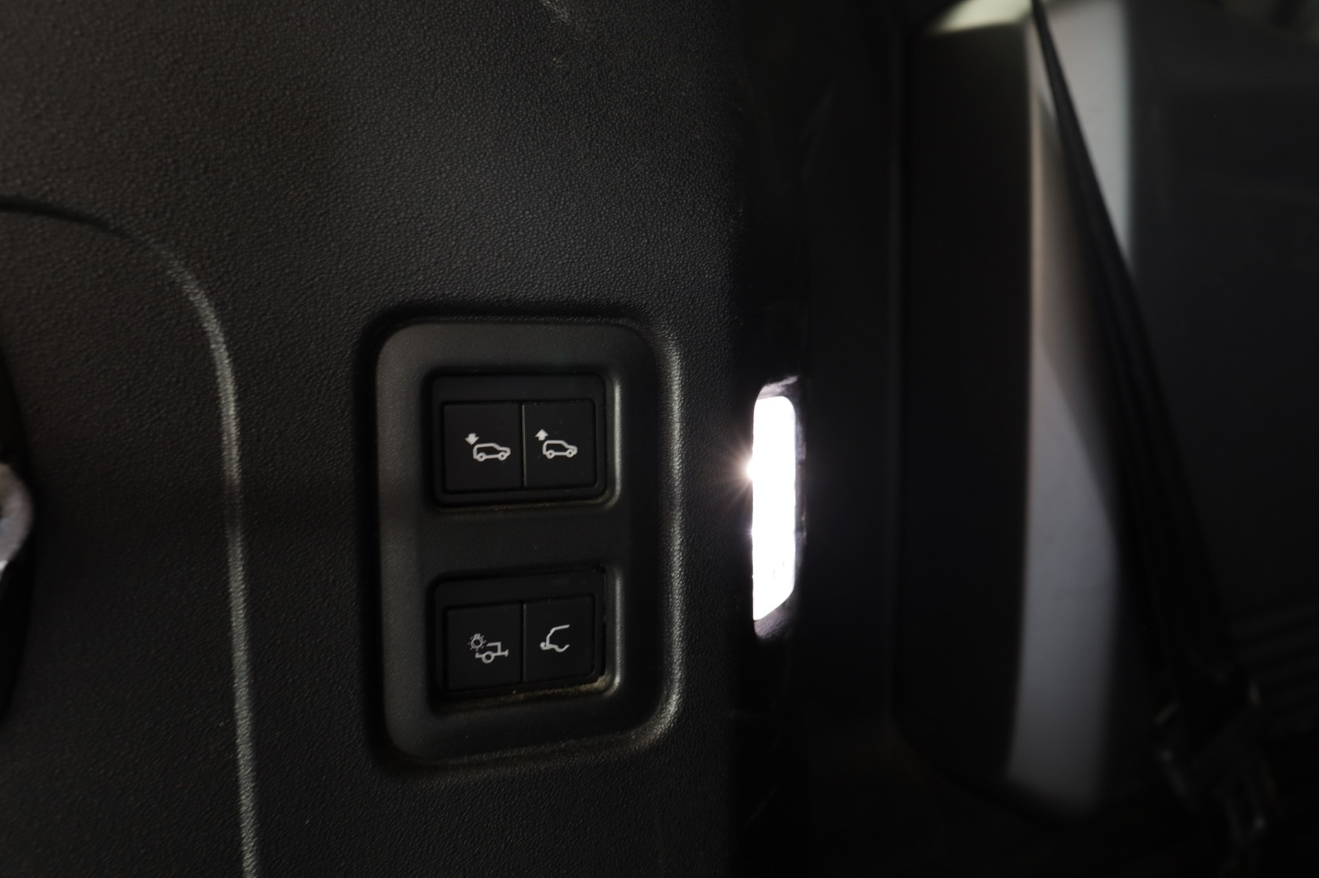 LAND ROVER Defender 110 P400 I6 First Edition 3.0 MHEV AT8-image-14