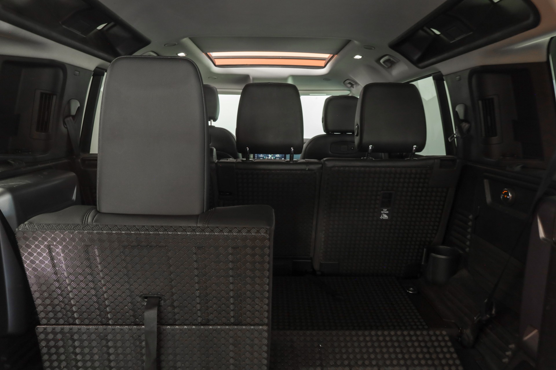 LAND ROVER Defender 110 P400 I6 First Edition 3.0 MHEV AT8-image-13
