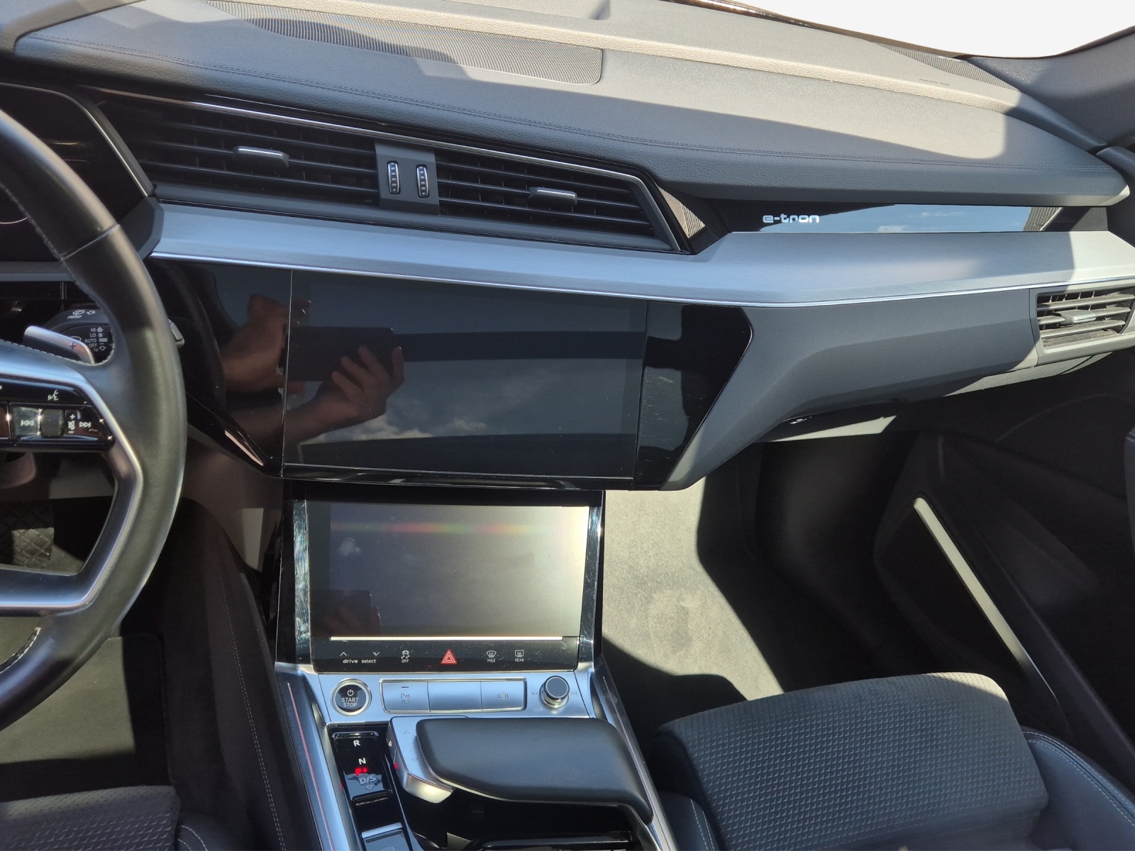 AUDI e-tron 50 S Line Attraction quattro-image-10