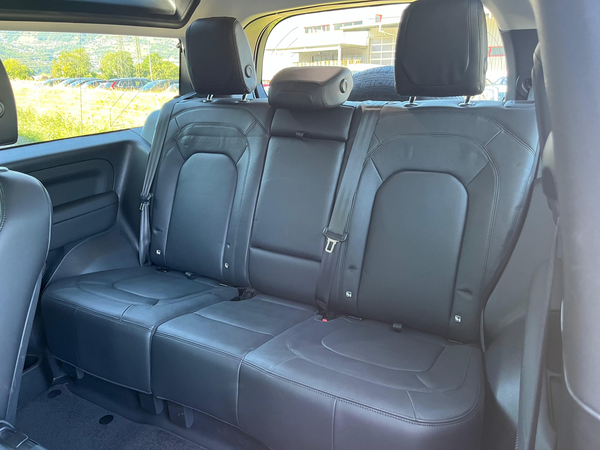 LAND ROVER Defender 90 3.0D I6 200 SE AT8-image-8