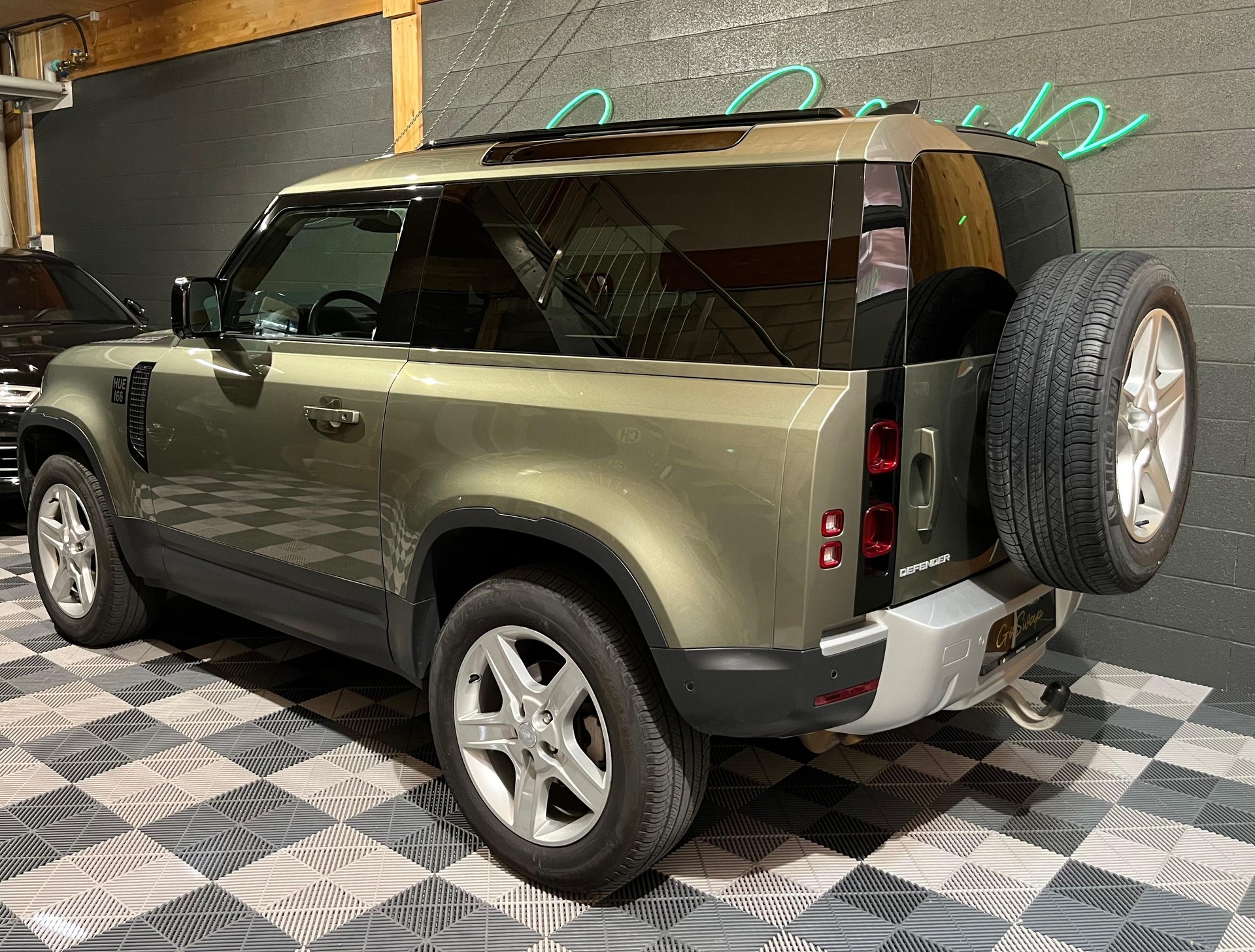 LAND ROVER Defender 90 3.0D I6 200 SE AT8-image-5