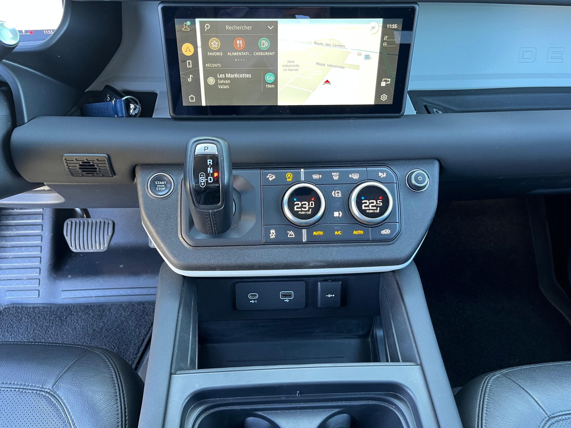 LAND ROVER Defender 90 3.0D I6 200 SE AT8-image-16