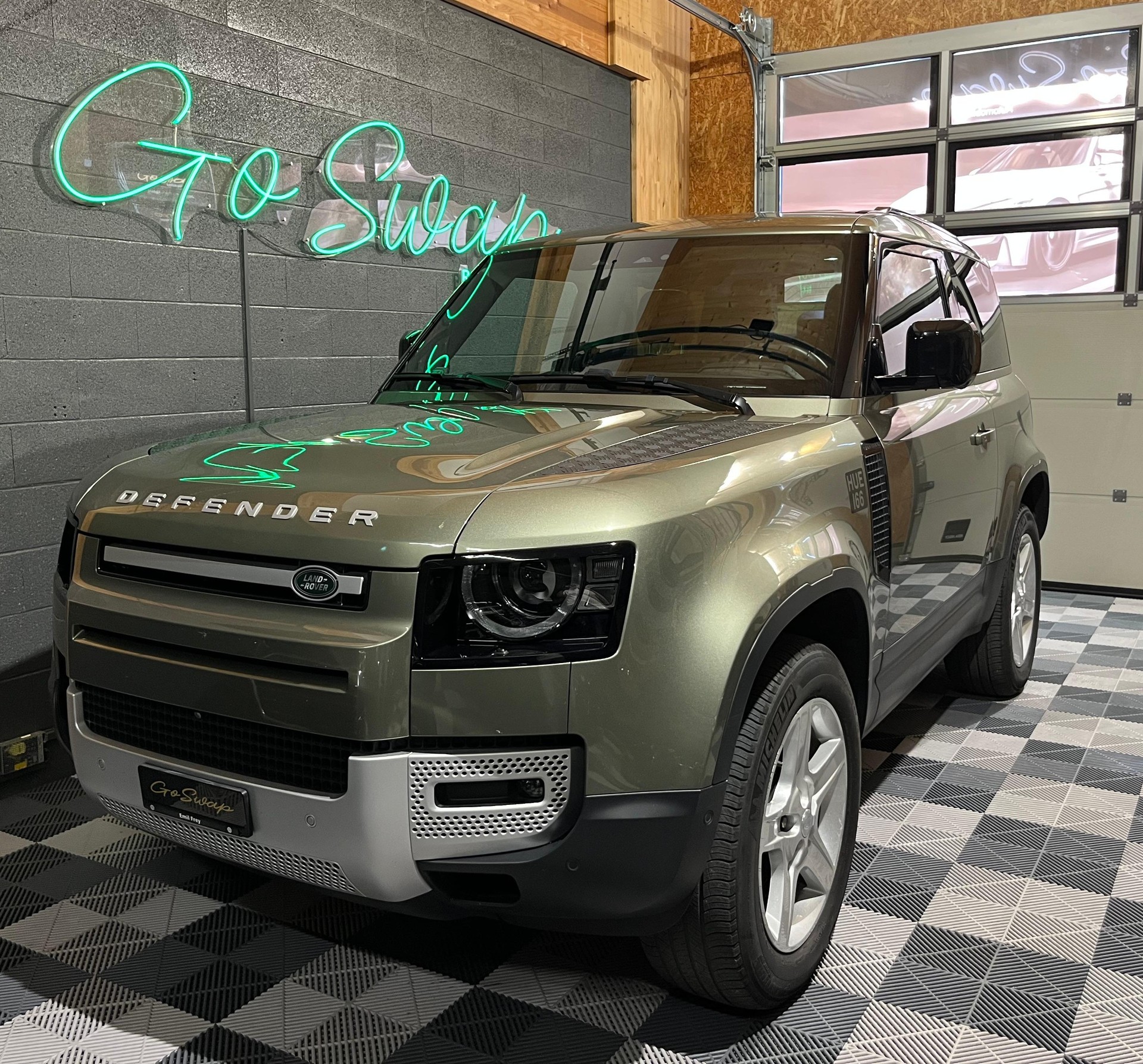 LAND ROVER Defender 90 3.0D I6 200 SE AT8-image-3