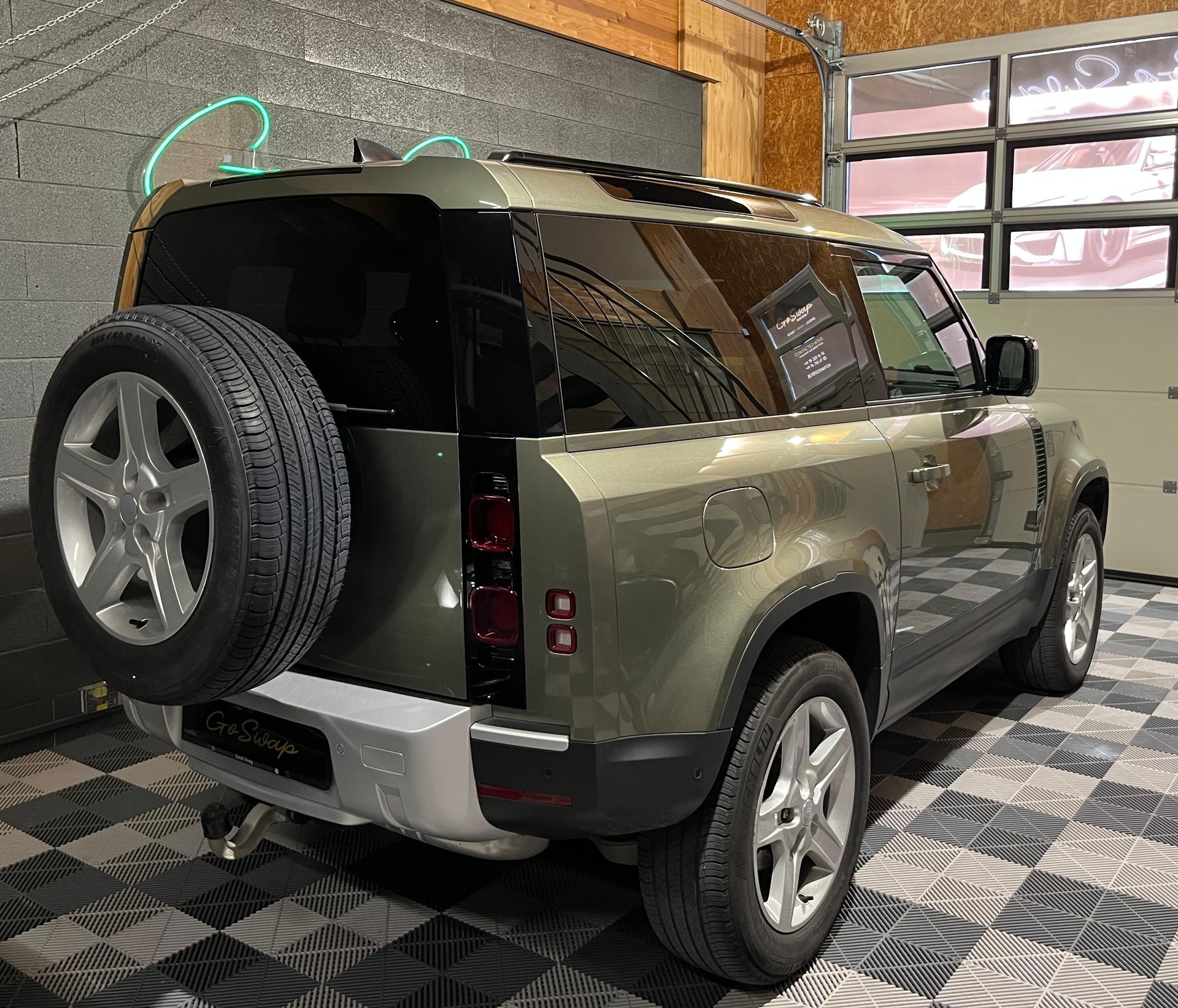 LAND ROVER Defender 90 3.0D I6 200 SE AT8-image-2