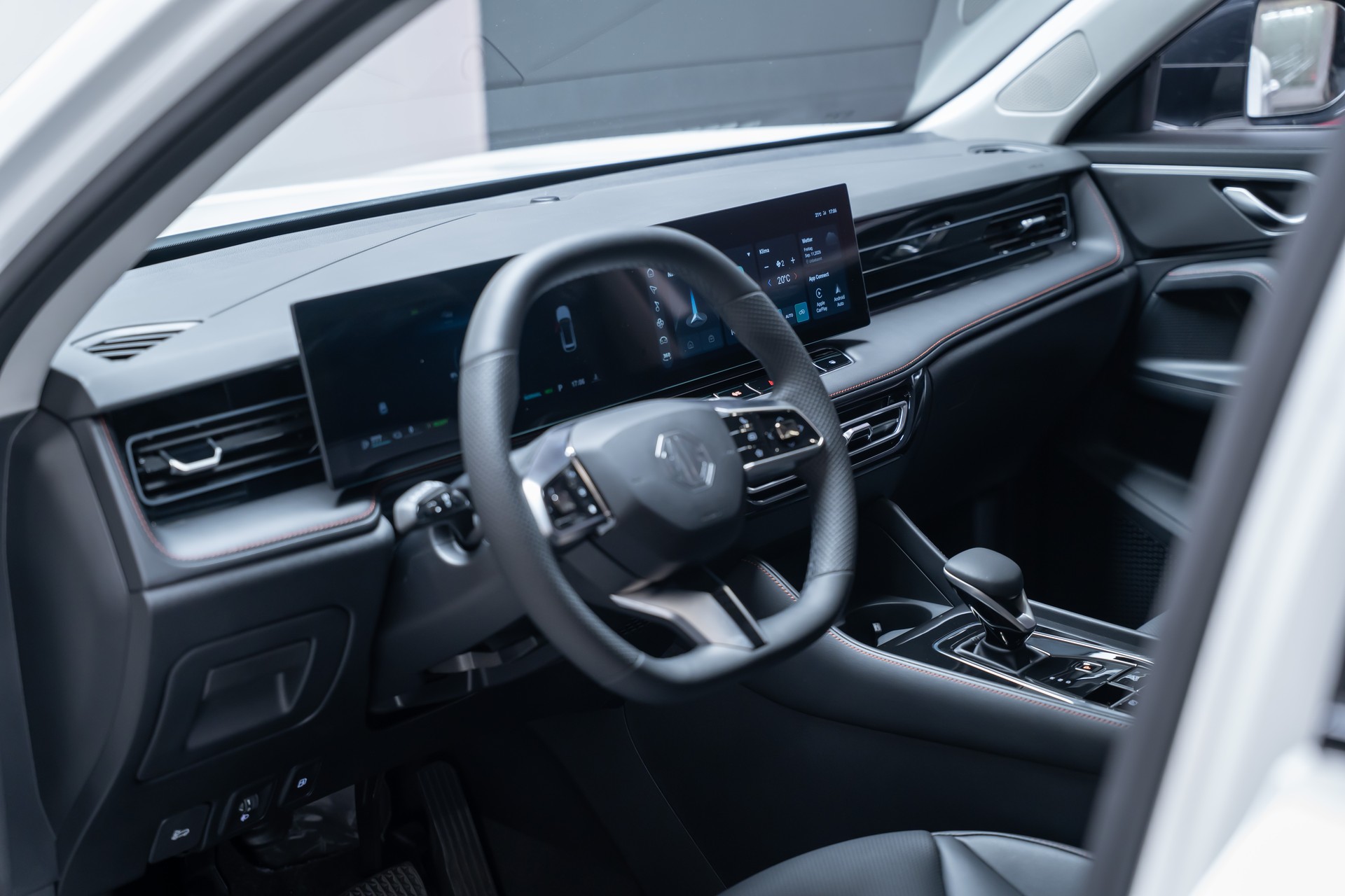 MG HS 1.5 T PHEV Luxury / 360°Kamera / el.Sitze / el.Heckklappe-image-12