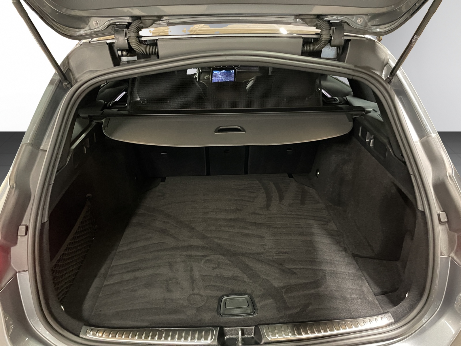 MERCEDES-BENZ C 220 d T AMG Line-image-5
