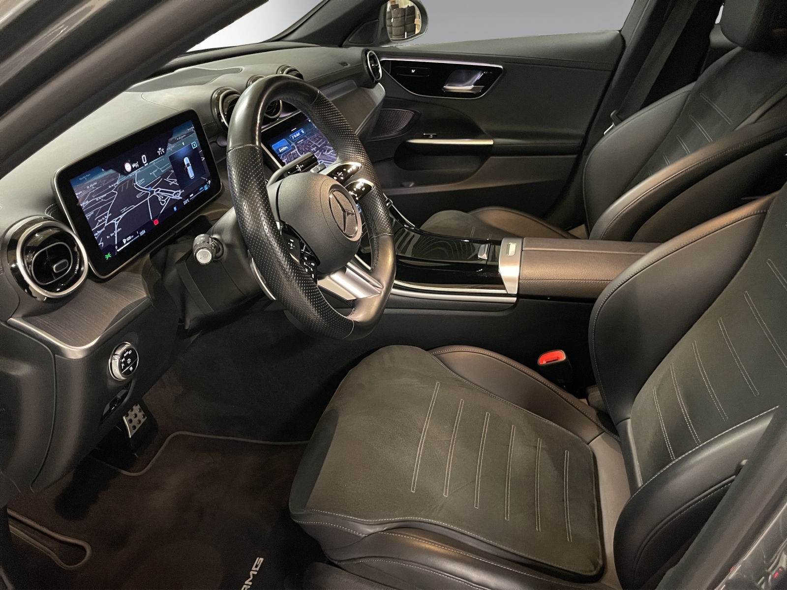MERCEDES-BENZ C 220 d T AMG Line-image-8