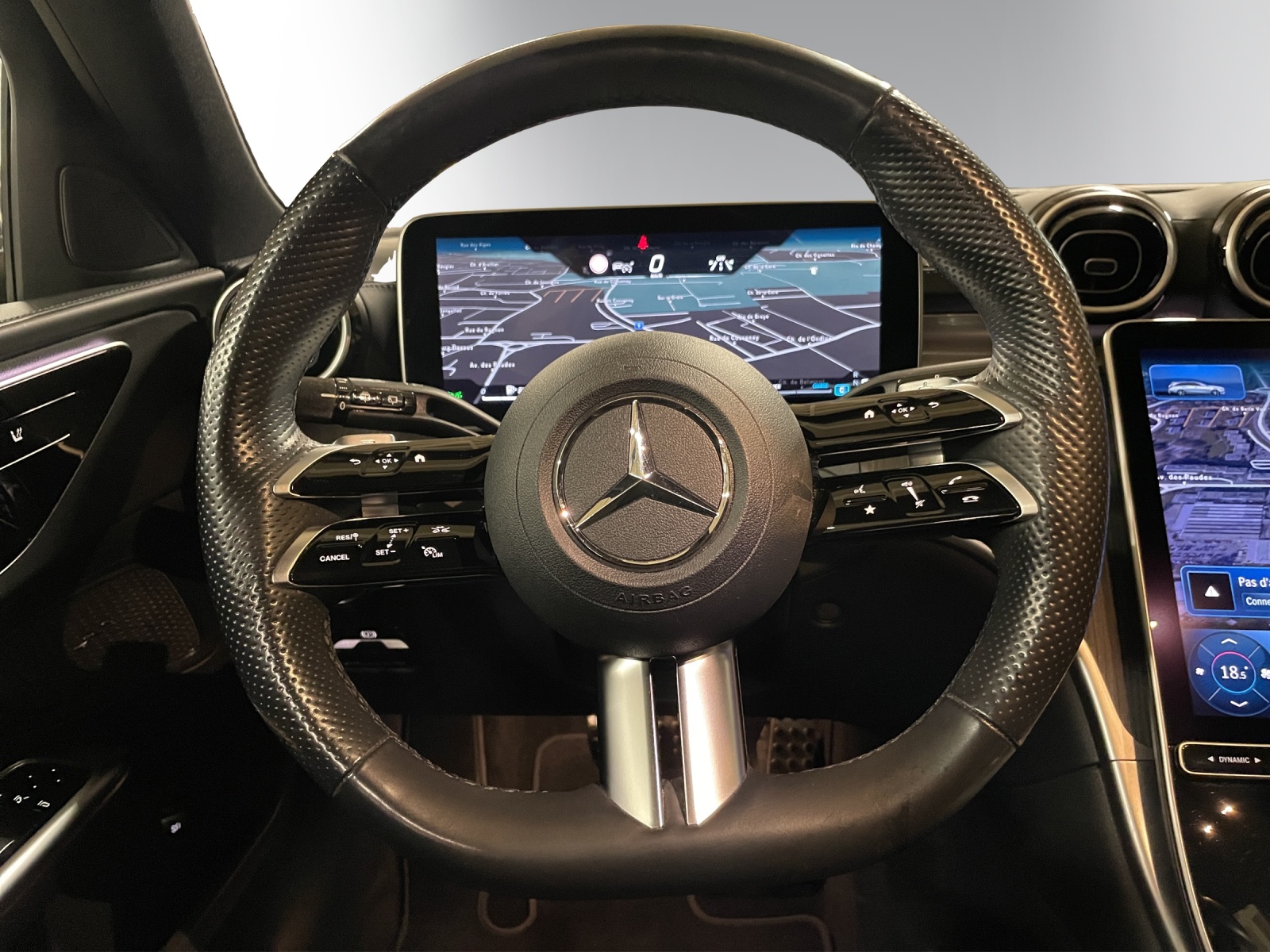 MERCEDES-BENZ C 220 d T AMG Line-image-13