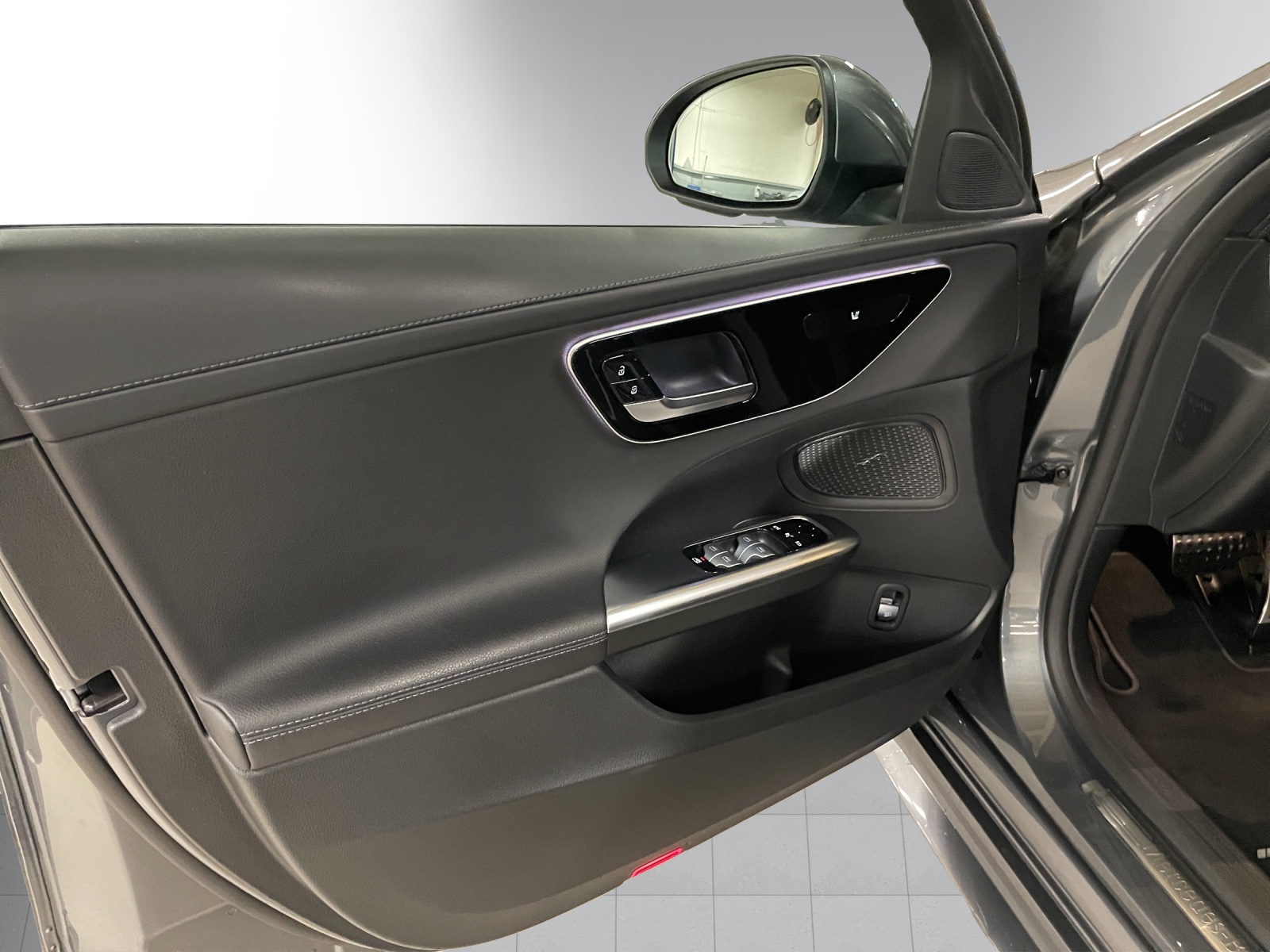 MERCEDES-BENZ C 220 d T AMG Line-image-7
