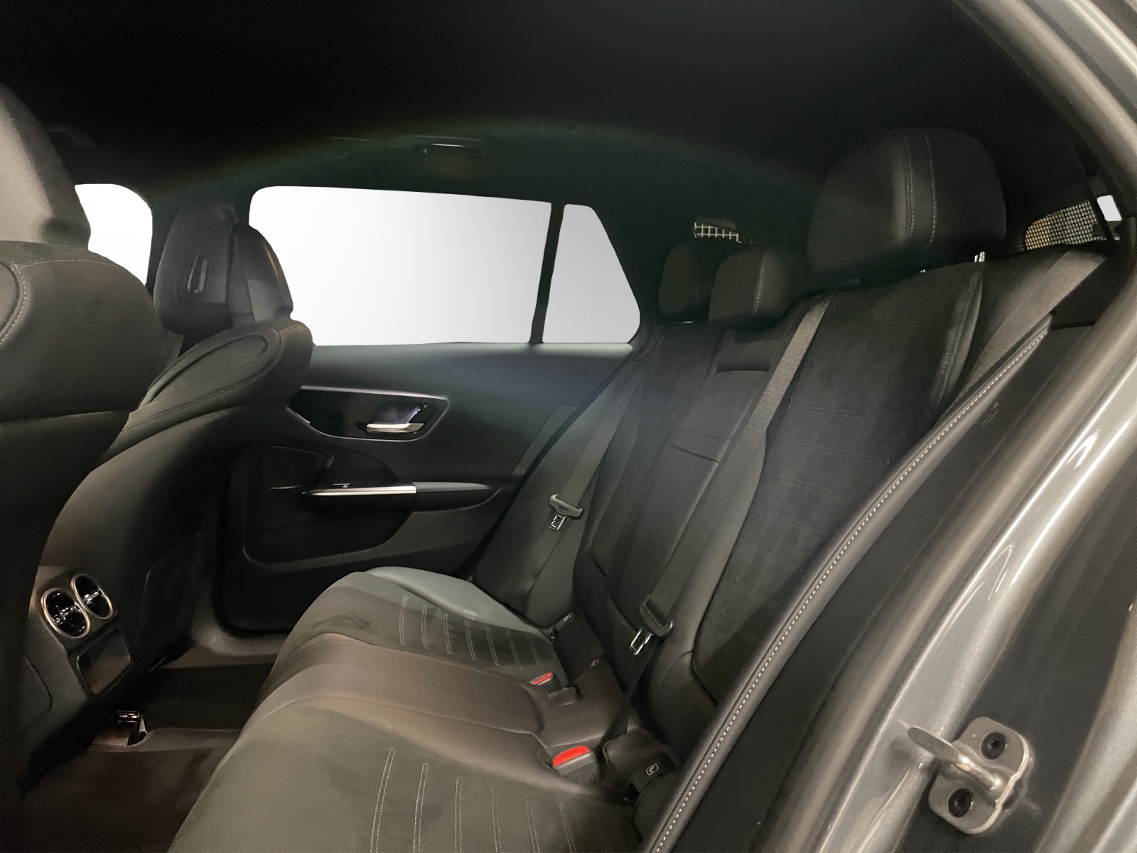 MERCEDES-BENZ C 220 d T AMG Line-image-10