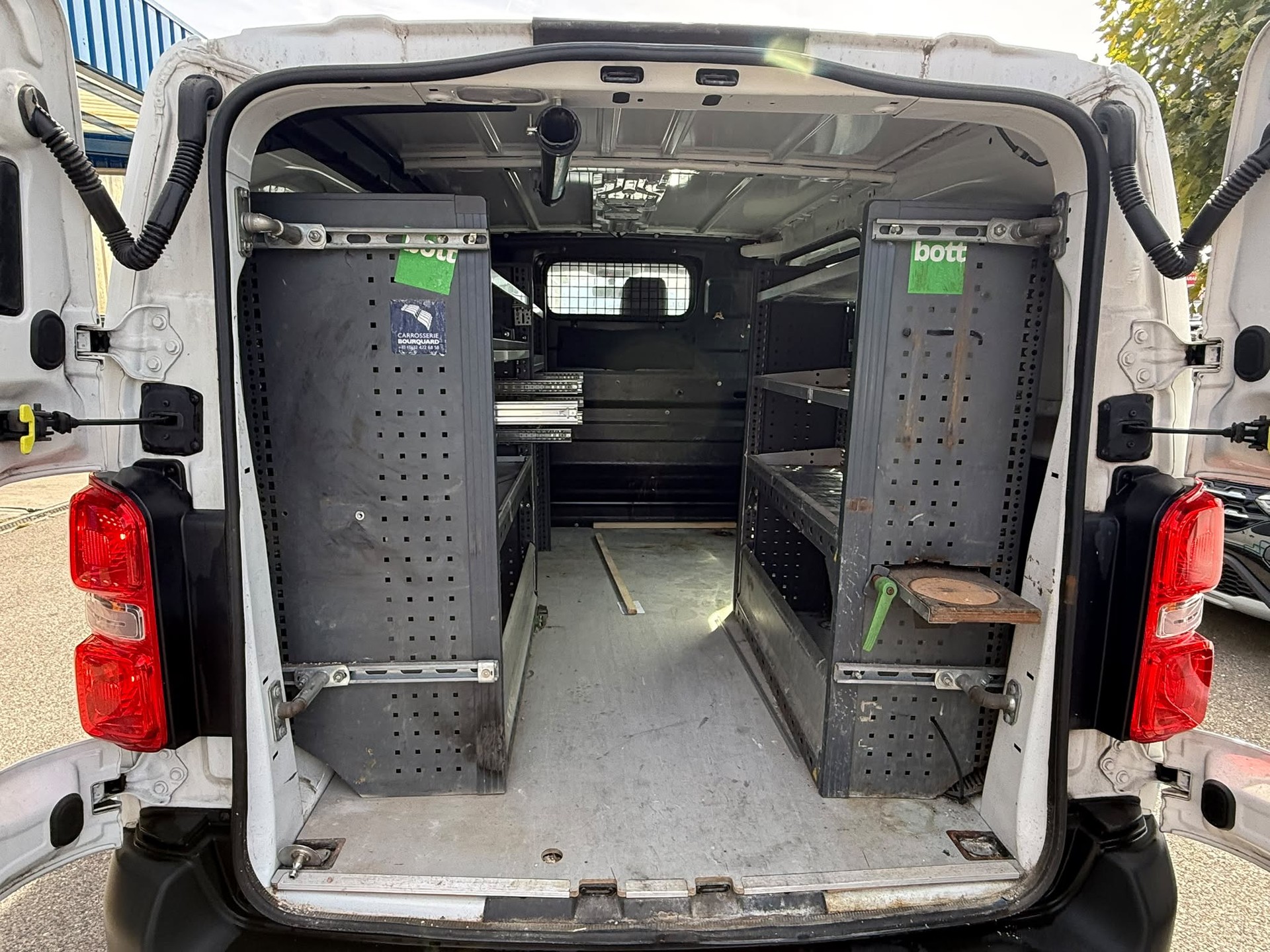 PEUGEOT Expert 2.0 BlueHDi 120 S&S Allure Long-image-6