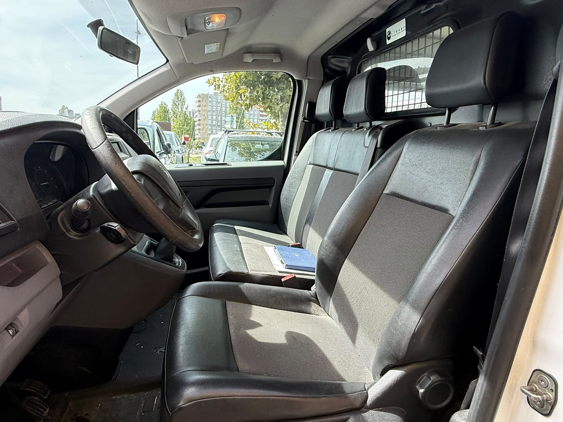 PEUGEOT Expert 2.0 BlueHDi 120 S&S Allure Long-image-8