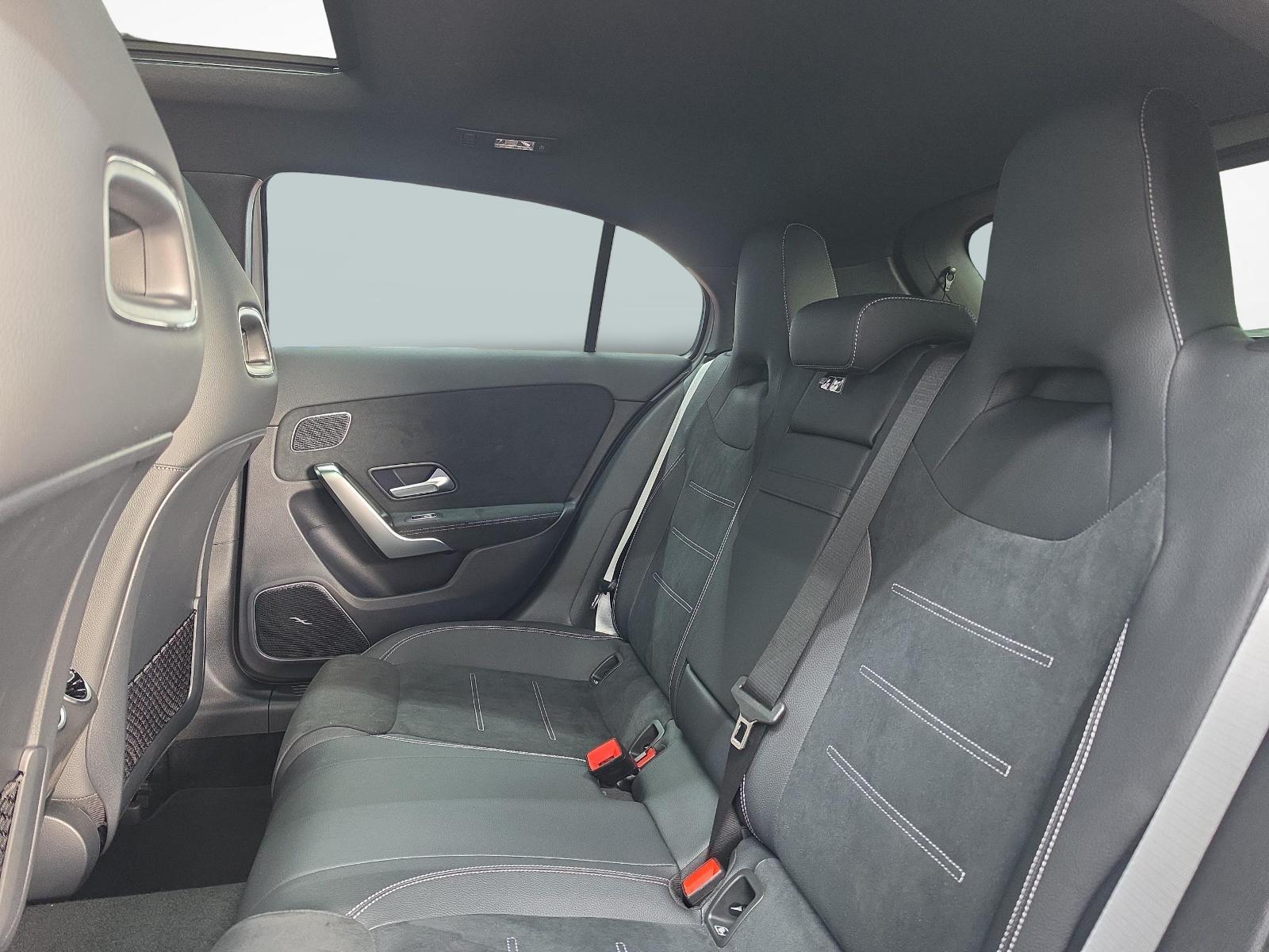 MERCEDES-BENZ A 220 4MATIC AMG Line-image-11