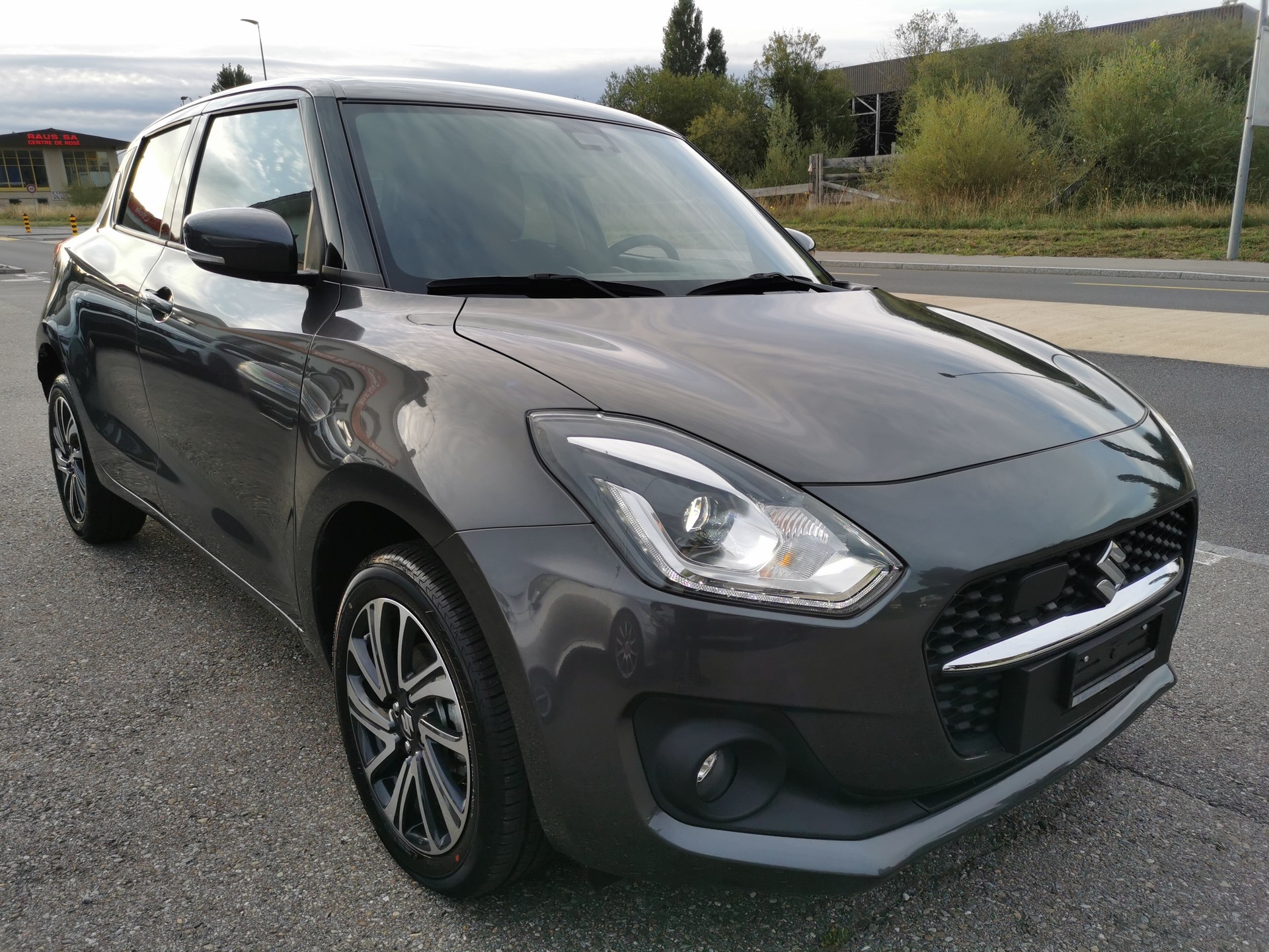 SUZUKI Swift 1.2 Compact Top 4x4 Hybrid-image-1