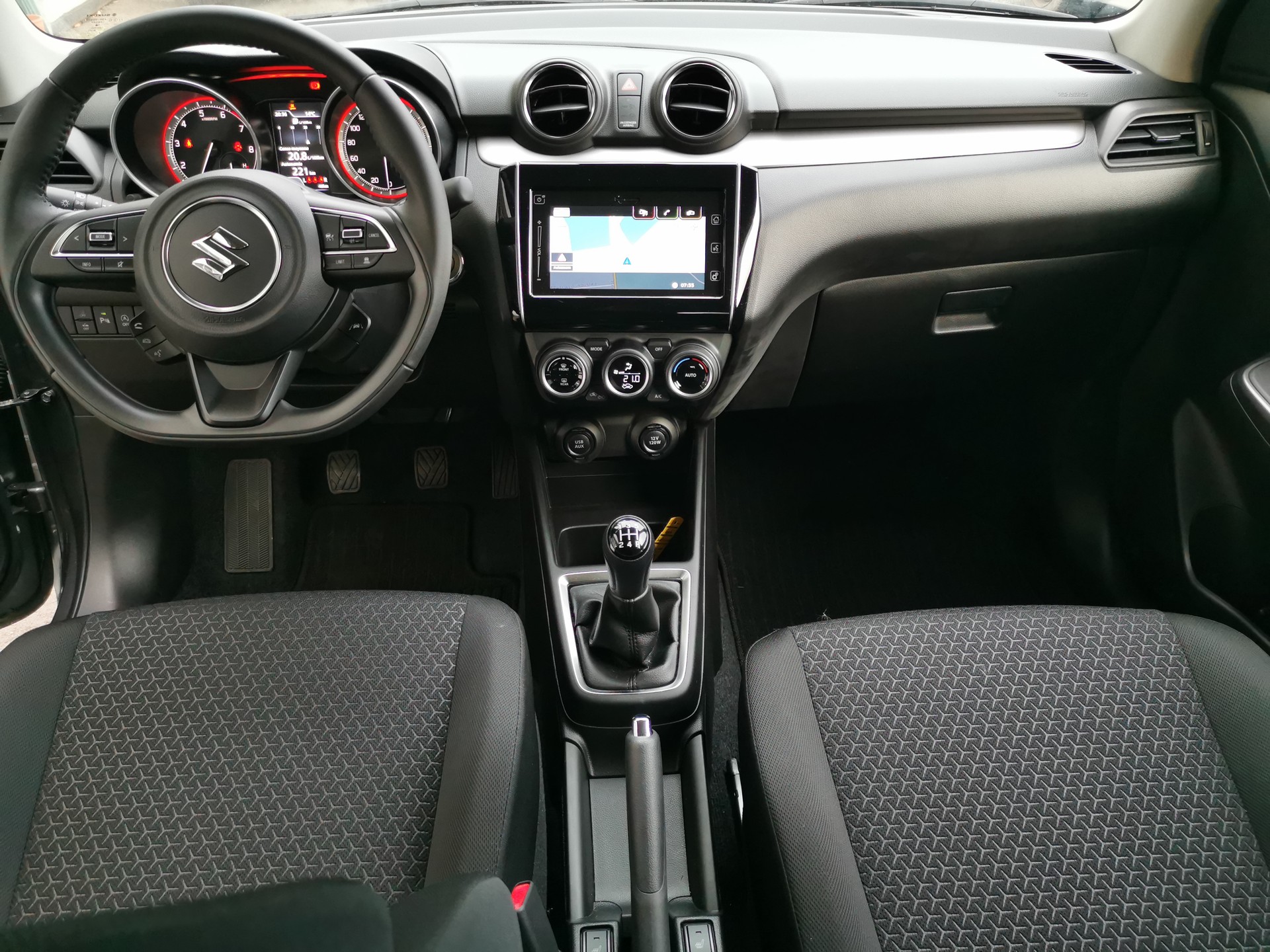 SUZUKI Swift 1.2 Compact Top 4x4 Hybrid-image-10