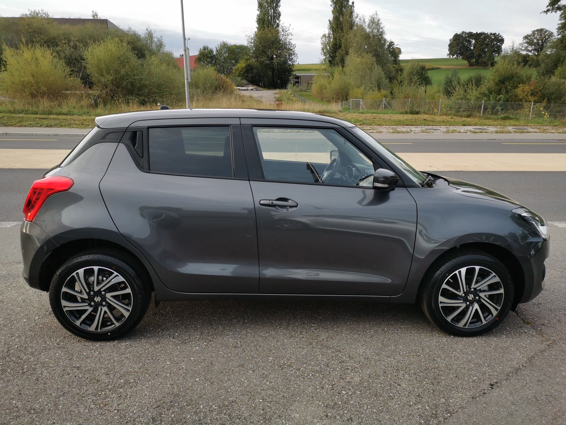 SUZUKI Swift 1.2 Compact Top 4x4 Hybrid-image-3