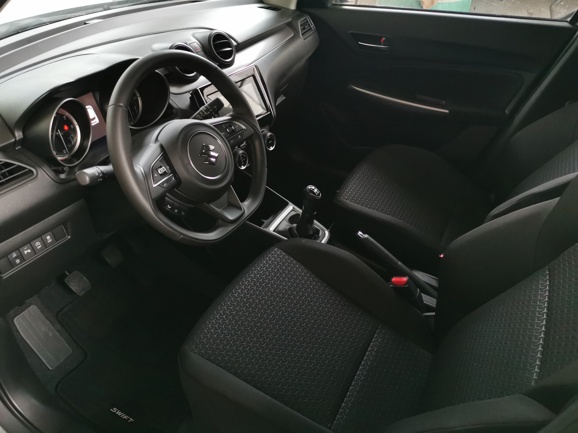 SUZUKI Swift 1.2 Compact Top 4x4 Hybrid-image-9