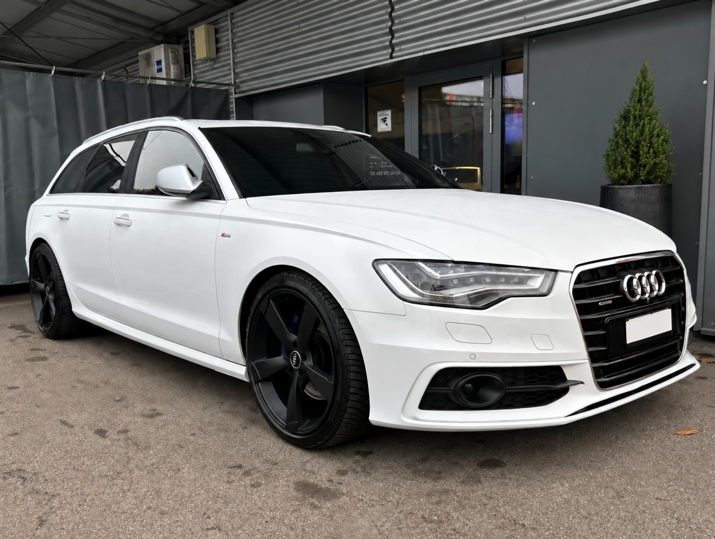AUDI A6 avant 3.0 TDI quattro S-line-image-1