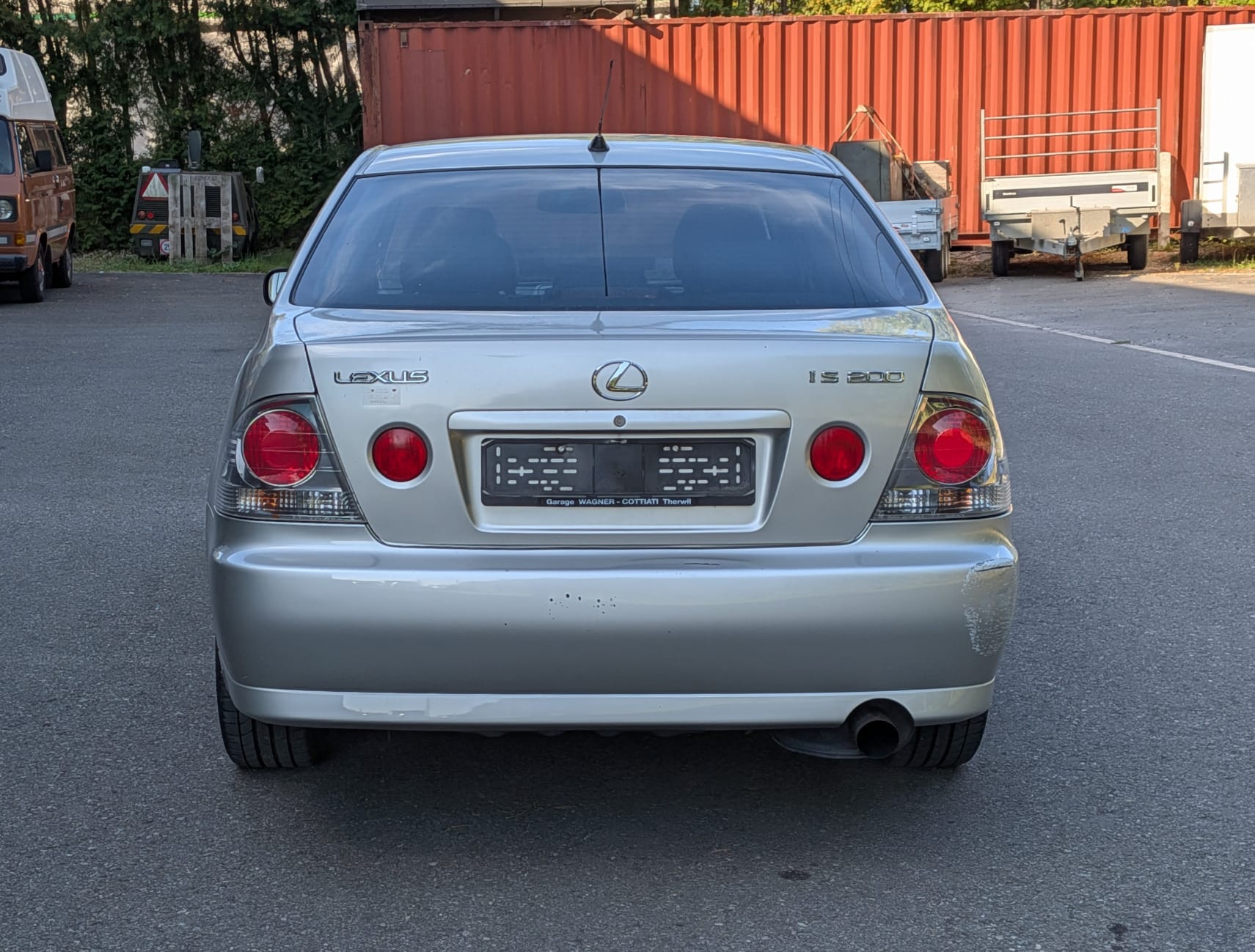 LEXUS IS 200-image-4