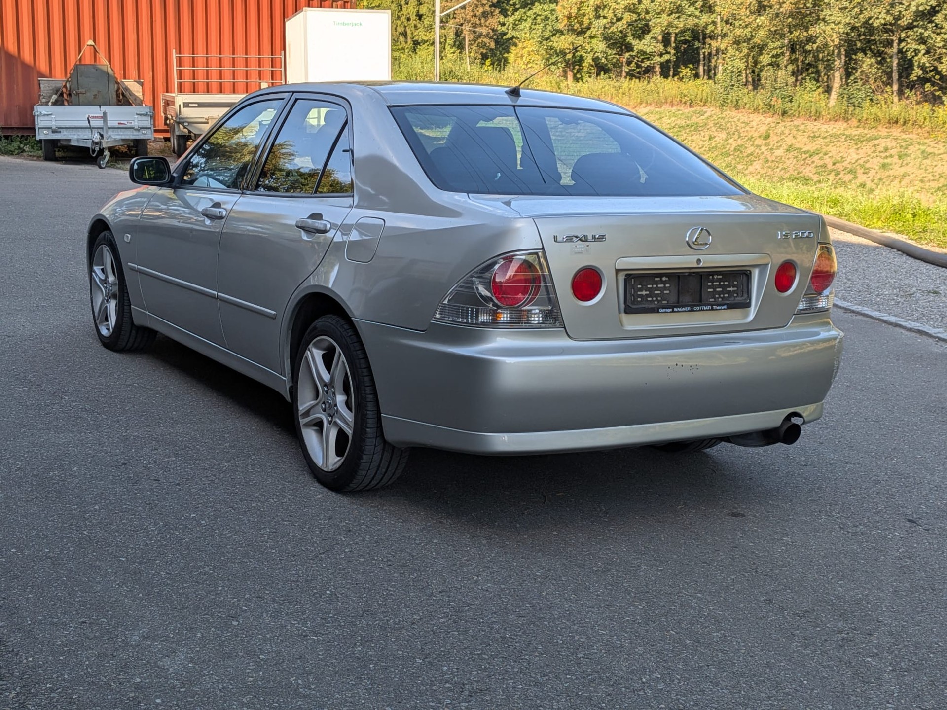 LEXUS IS 200-image-5