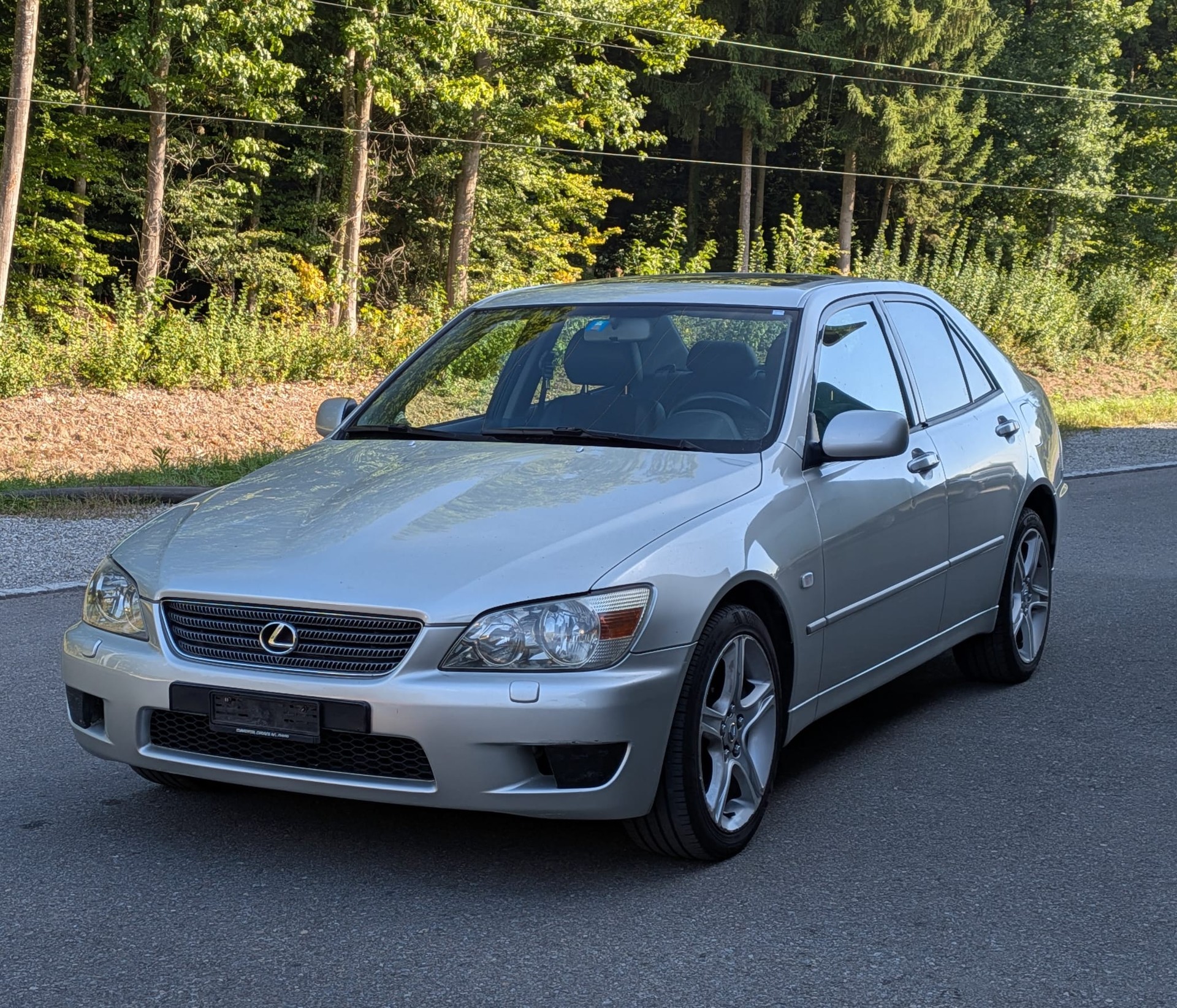 LEXUS IS 200-image-0