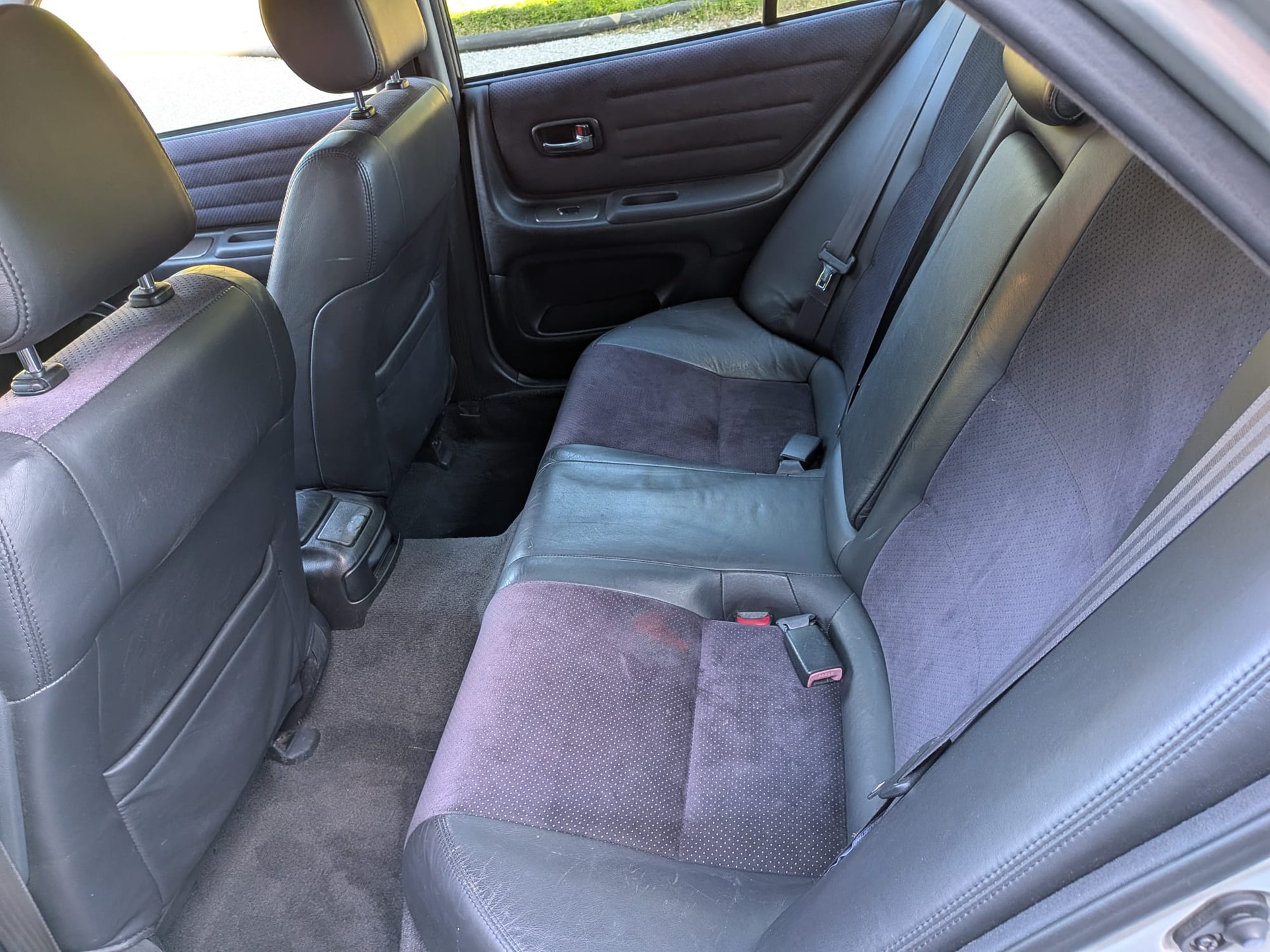 LEXUS IS 200-image-9