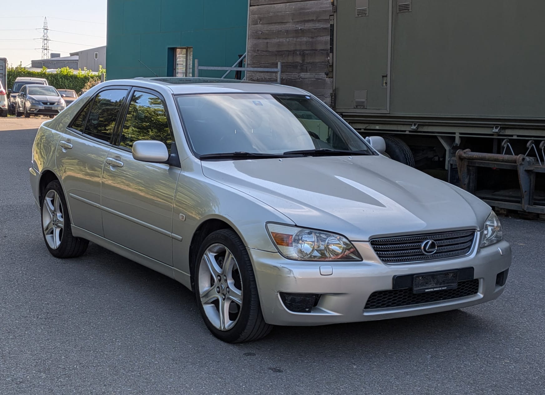 LEXUS IS 200-image-2