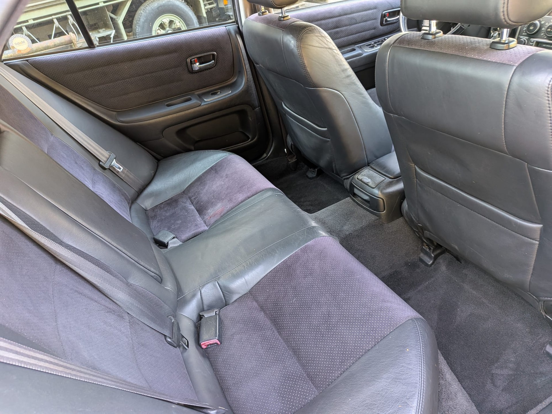 LEXUS IS 200-image-8