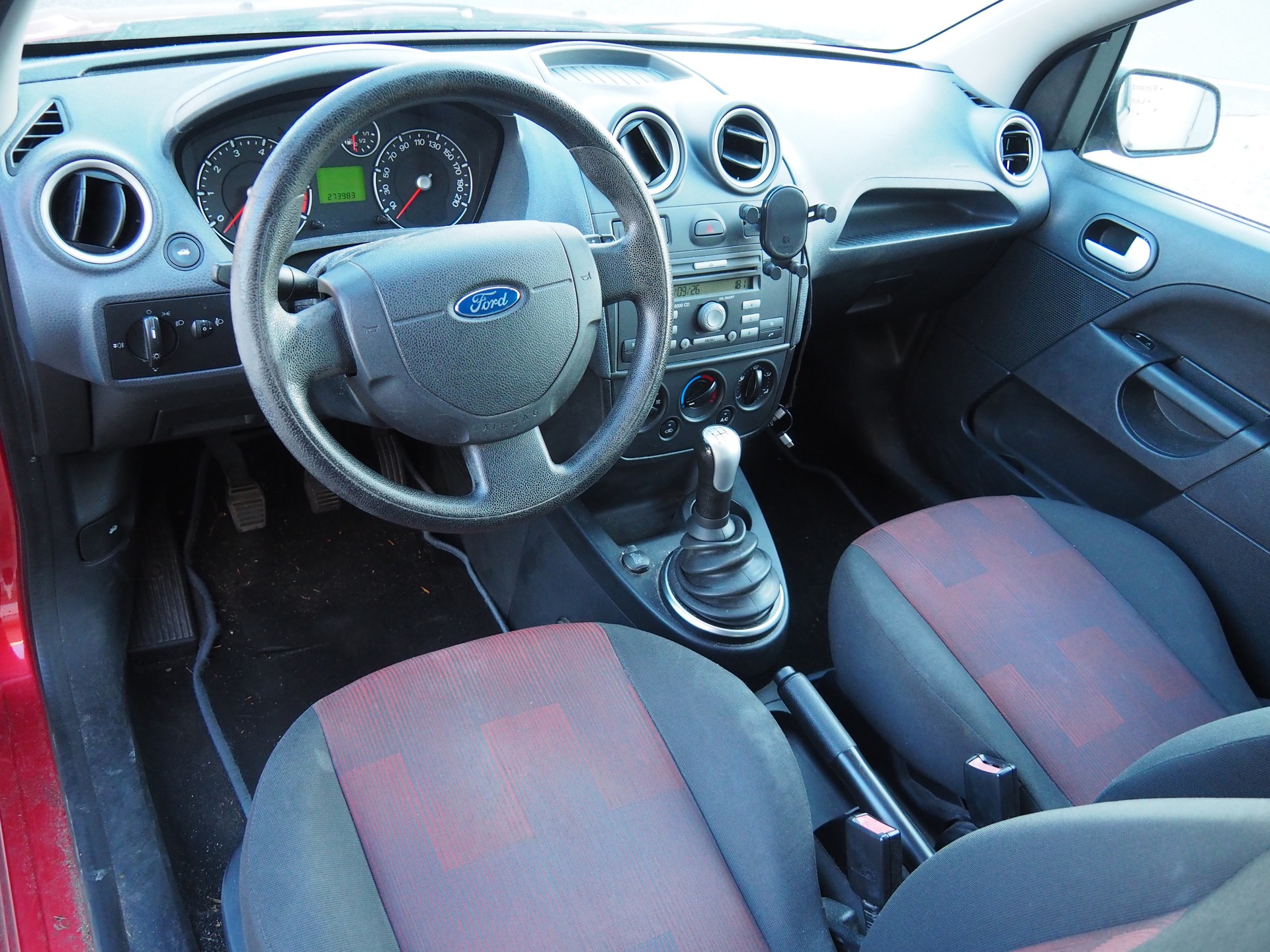FORD Fiesta 1.4 16V Ghia-image-11