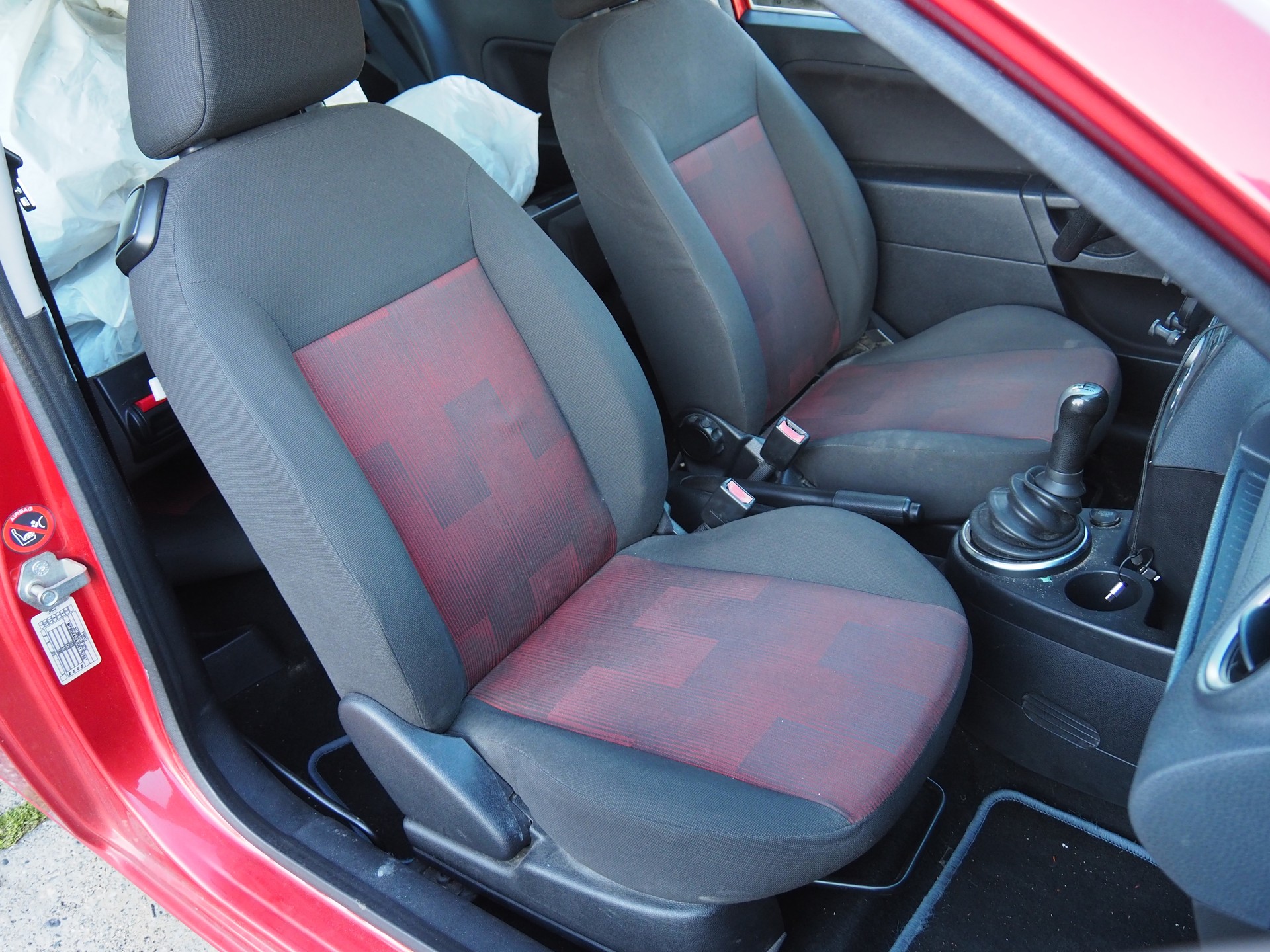 FORD Fiesta 1.4 16V Ghia-image-14