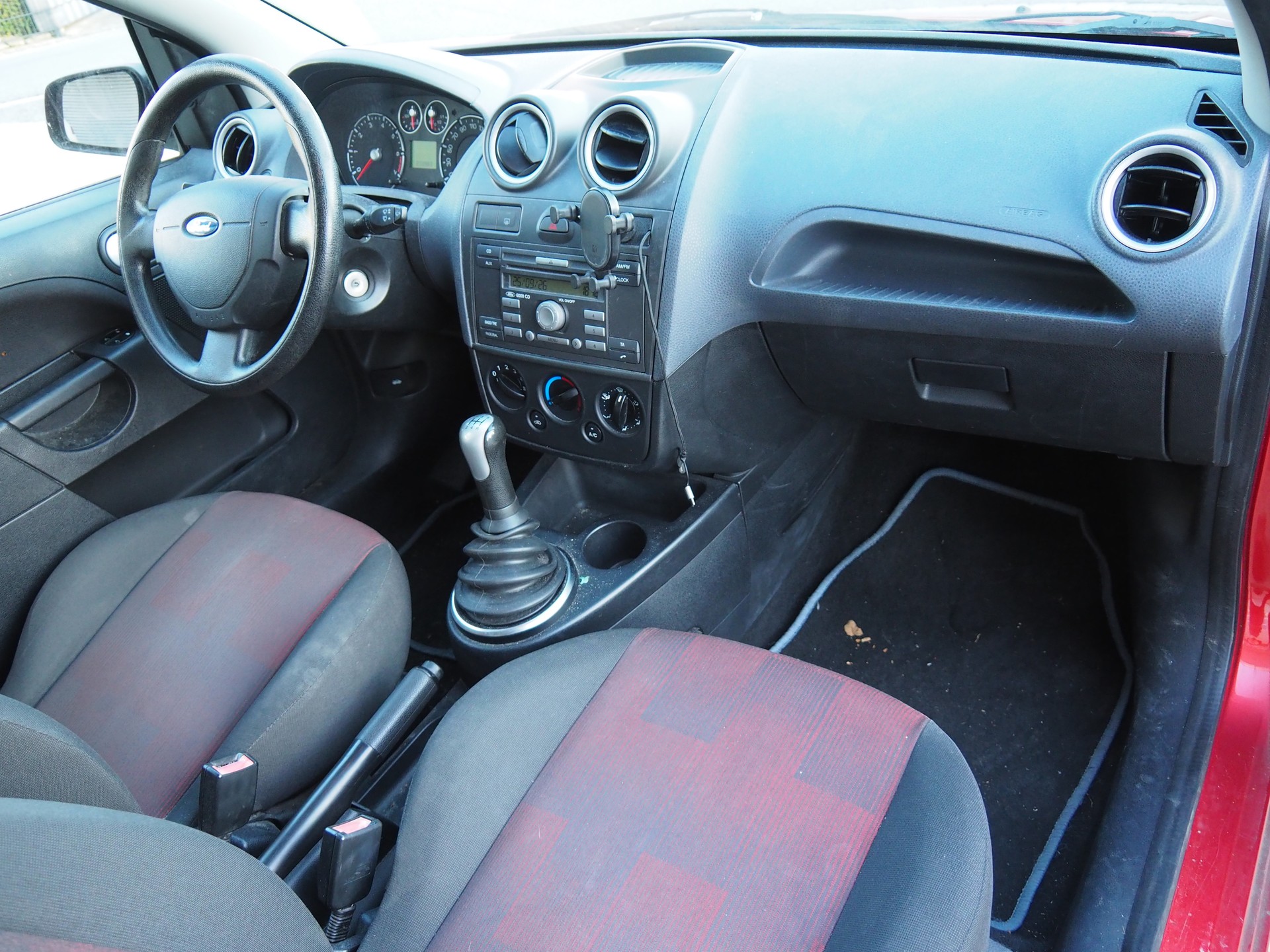 FORD Fiesta 1.4 16V Ghia-image-13