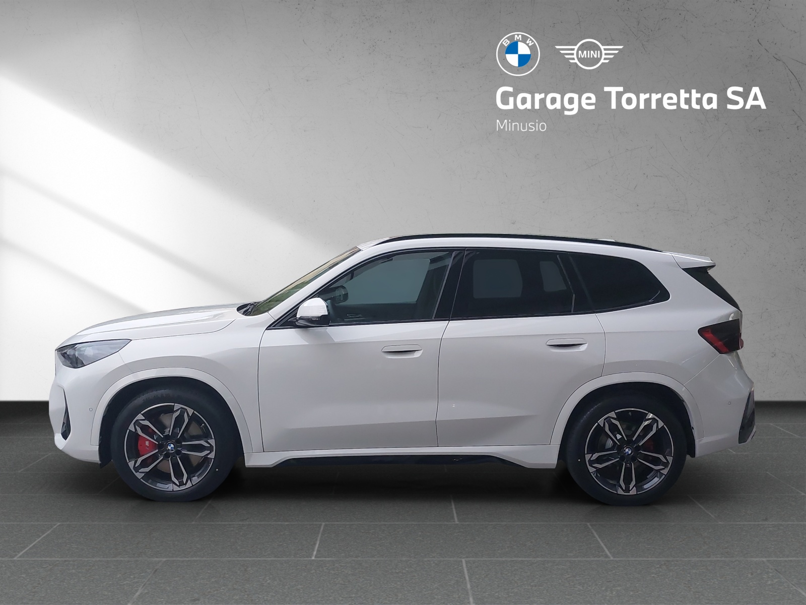 BMW iX1 xDrive 30 M Sport Pro-image-1