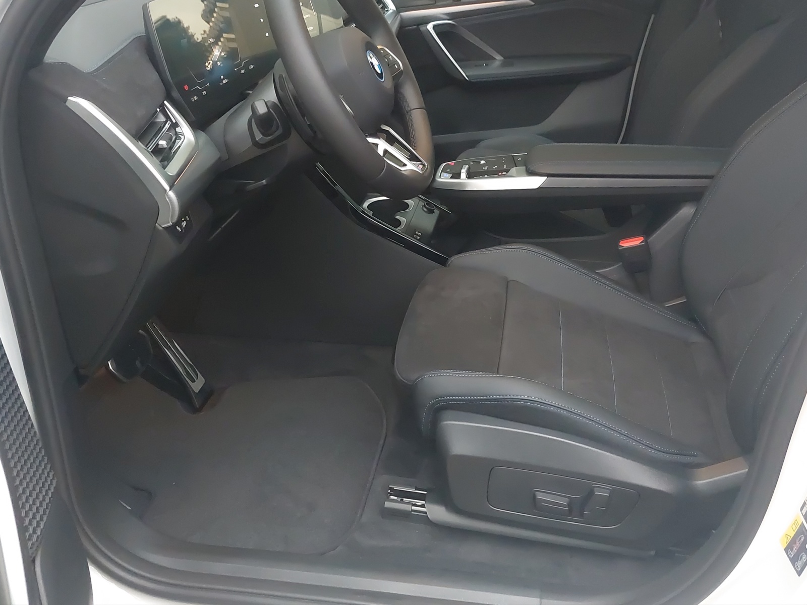 BMW iX1 xDrive 30 M Sport Pro-image-15