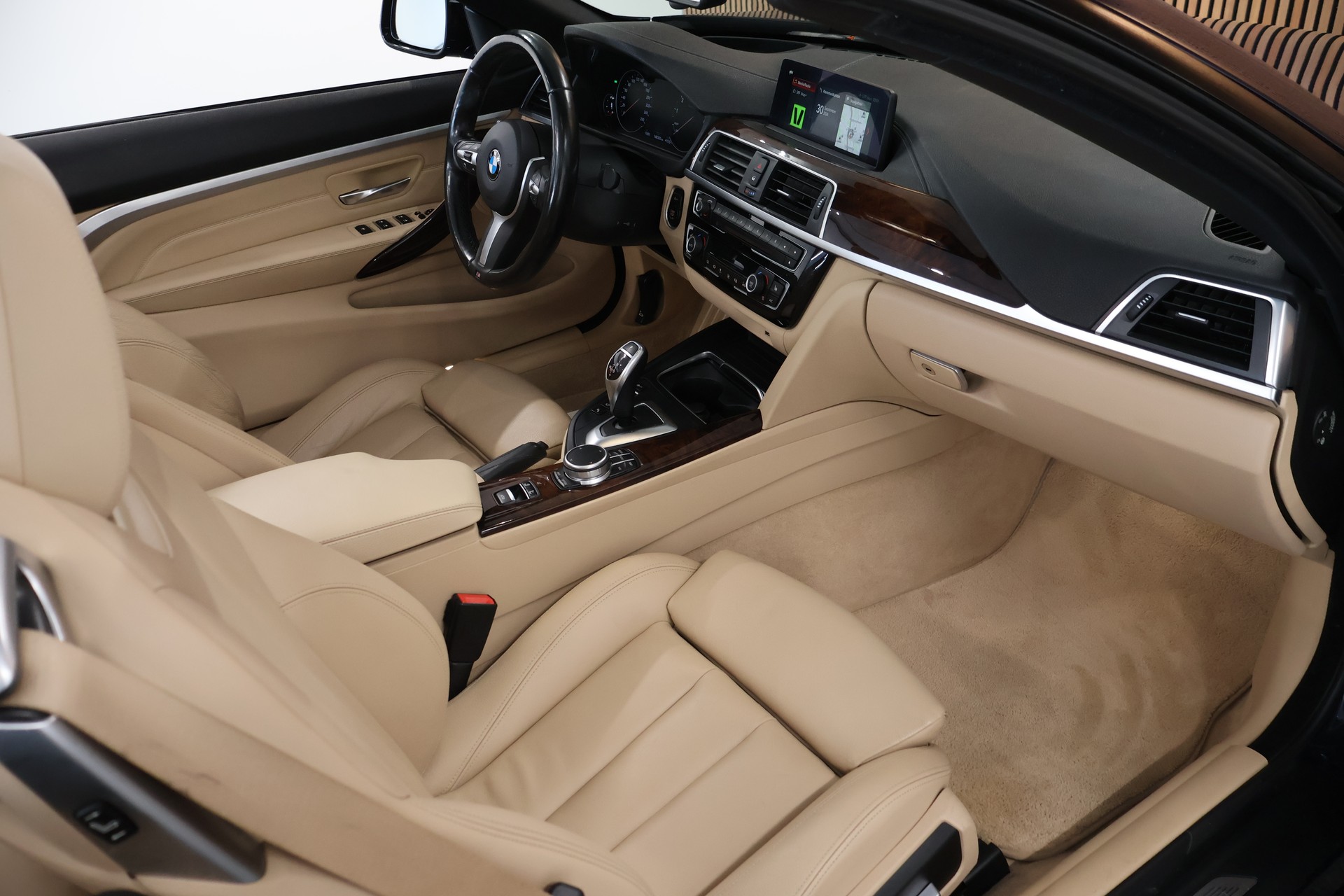 BMW 430i Cabriolet xDrive M Sport Steptronic-image-15
