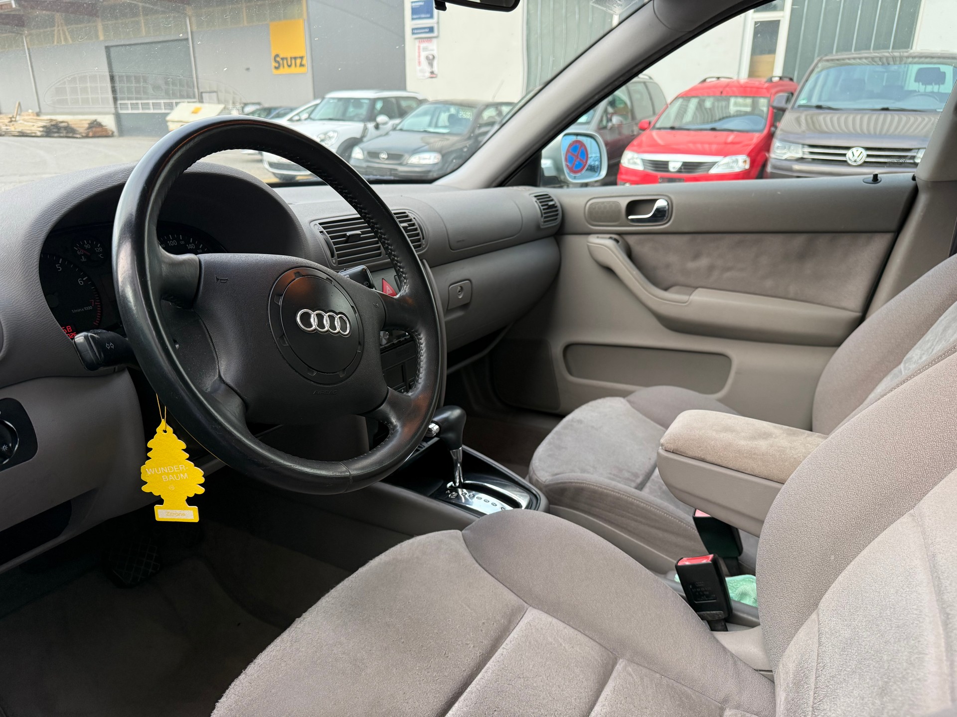 AUDI A3 1.8 Ambiente-image-4