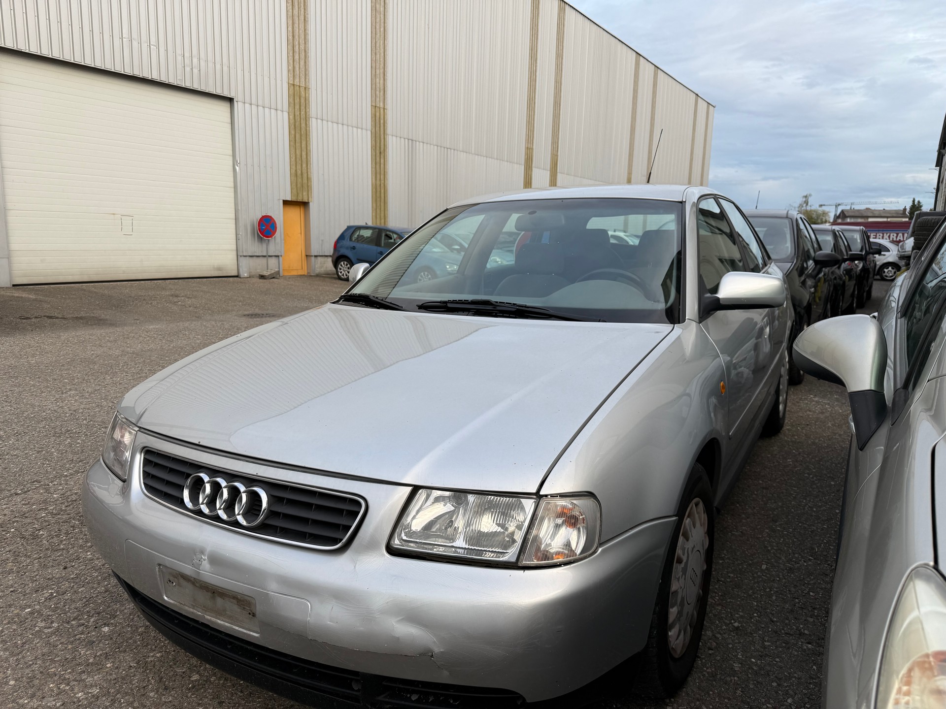 AUDI A3 1.8 Ambiente-image-2