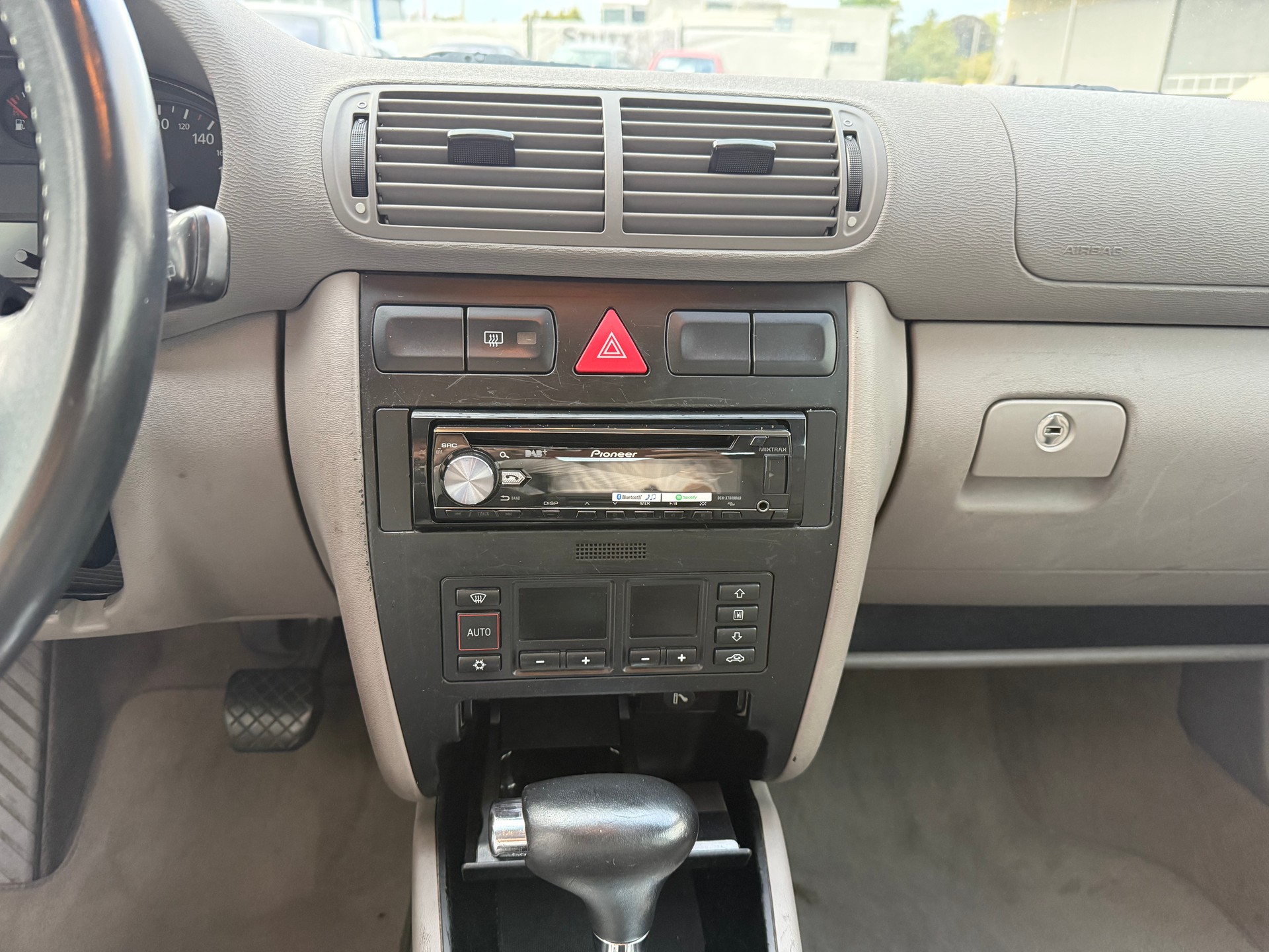 AUDI A3 1.8 Ambiente-image-6