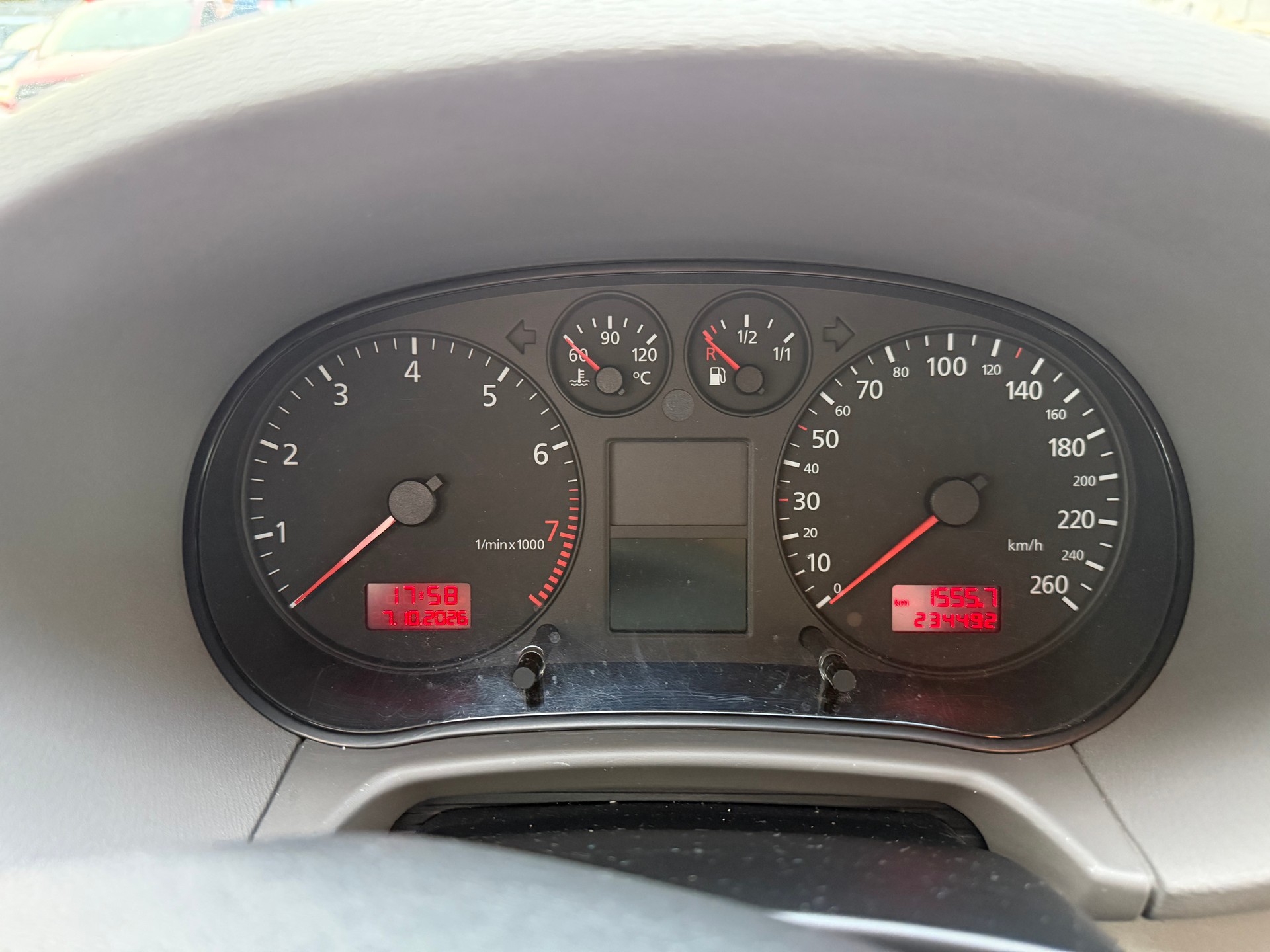 AUDI A3 1.8 Ambiente-image-5
