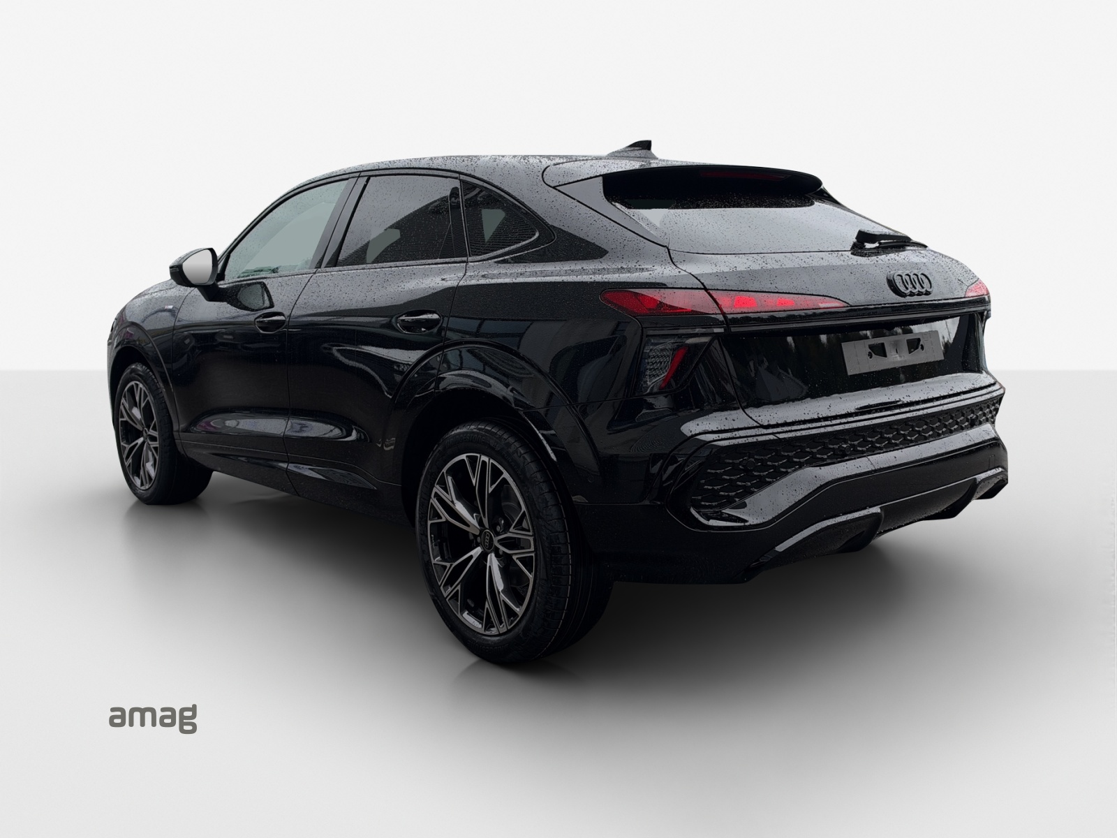 AUDI Q3 Sportback 110 kW TFSI S tronic-image-2