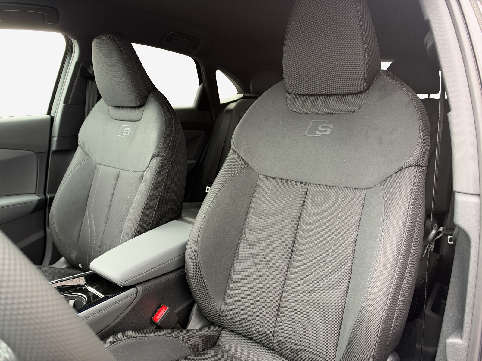 AUDI Q3 Sportback 110 kW TFSI S tronic-image-8